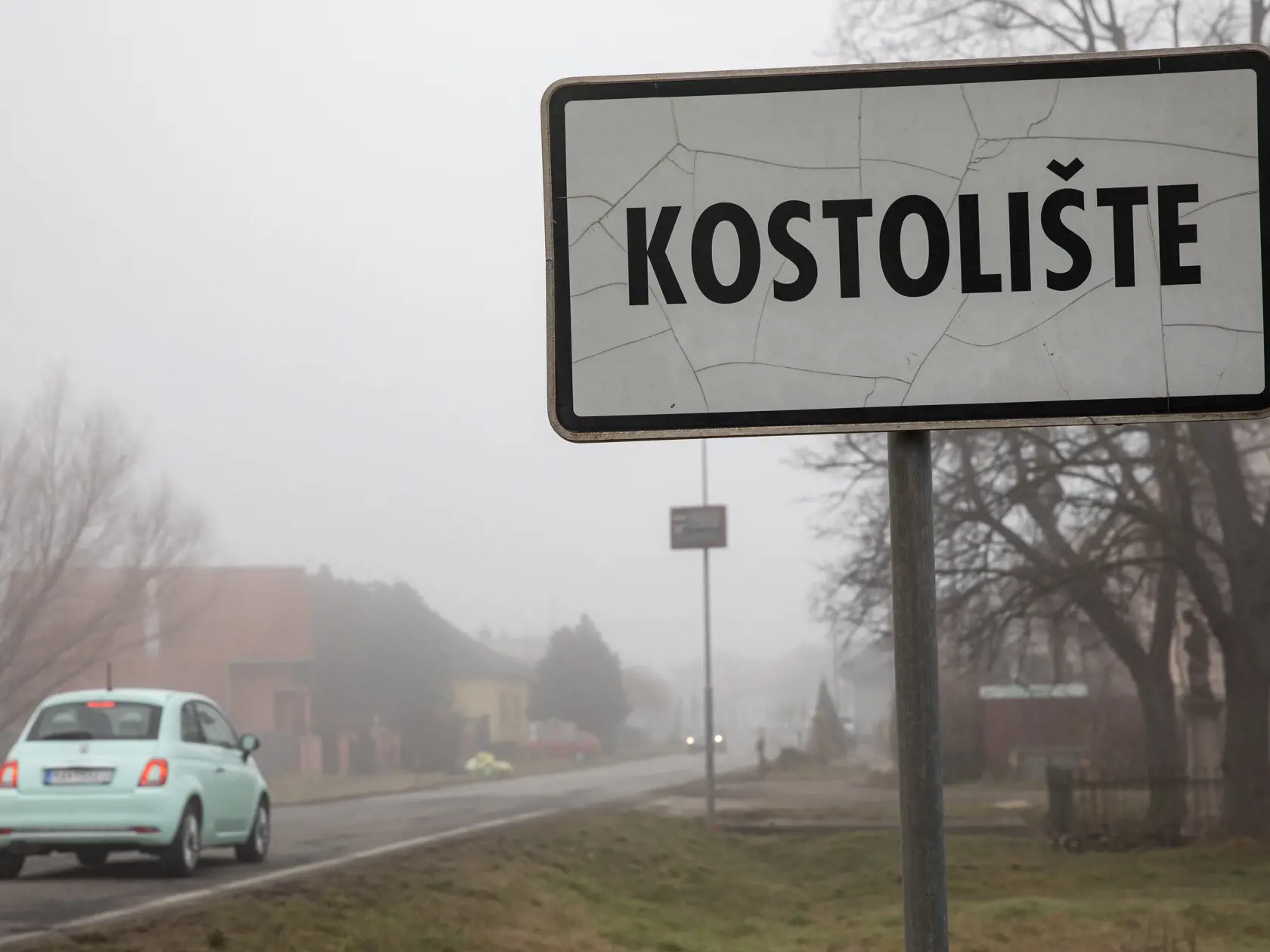 Reportáž v dedine Kostolište kde bol pred rokom prvý prípad covid-19.