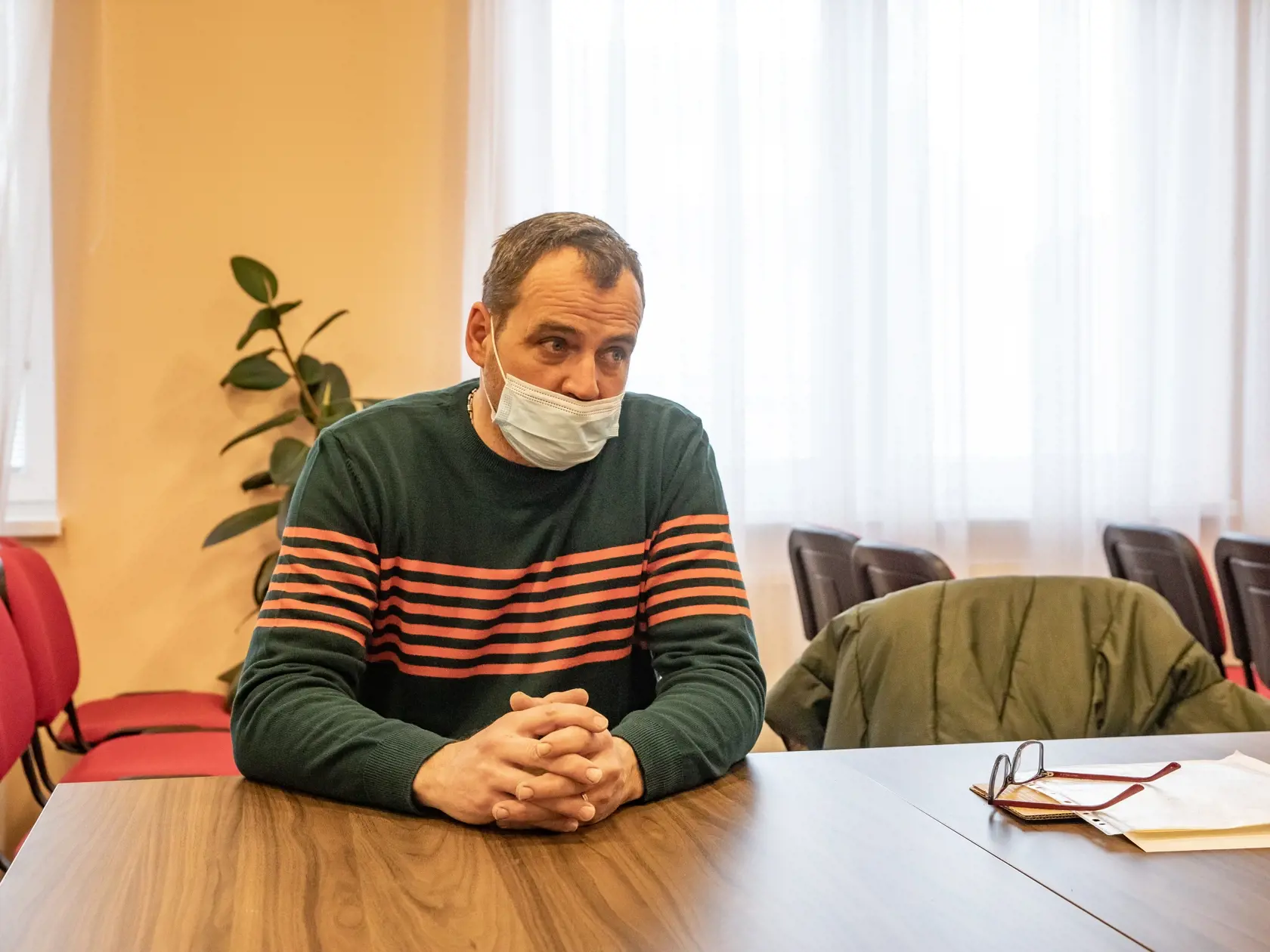 Reportáž v dedine Kostolište kde bol pred rokom prvý prípad covid-19.