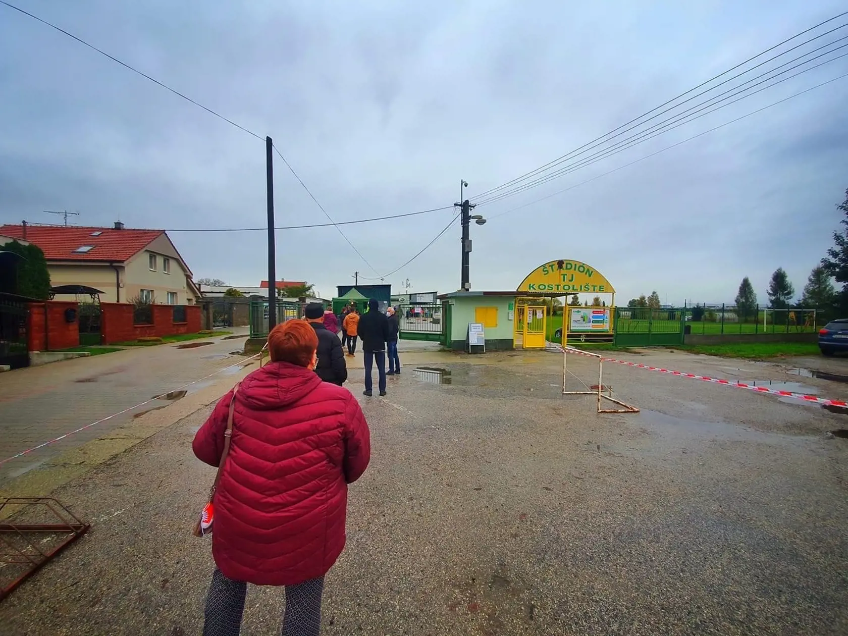 V obci Kostolište sa pravidelne každý týždeň testujú. Celé vybavenie trvá podľa čitateľky Katky len 45 minút. Chváli organizáciu.