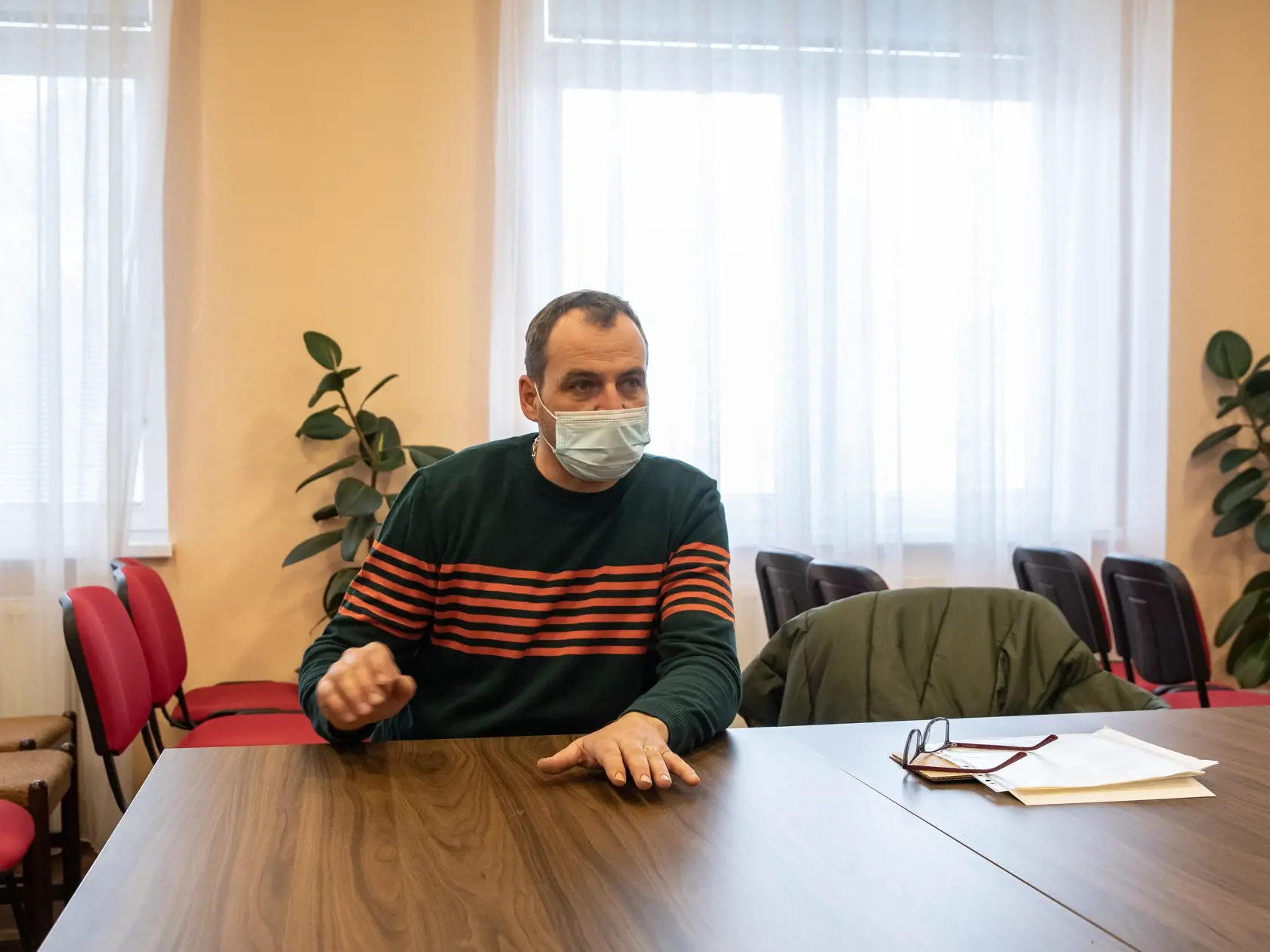 Reportáž v dedine Kostolište kde bol pred rokom prvý prípad covid-19.