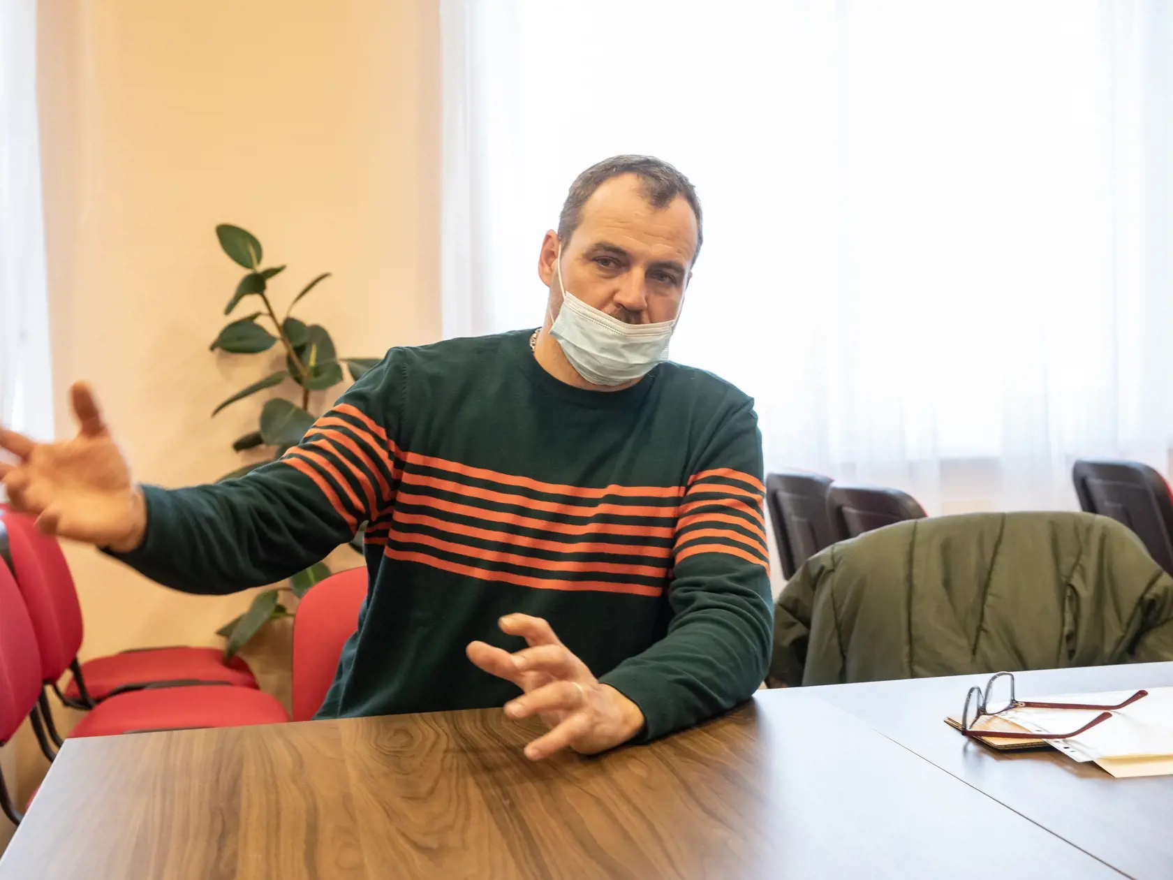 Reportáž v dedine Kostolište kde bol pred rokom prvý prípad covid-19.