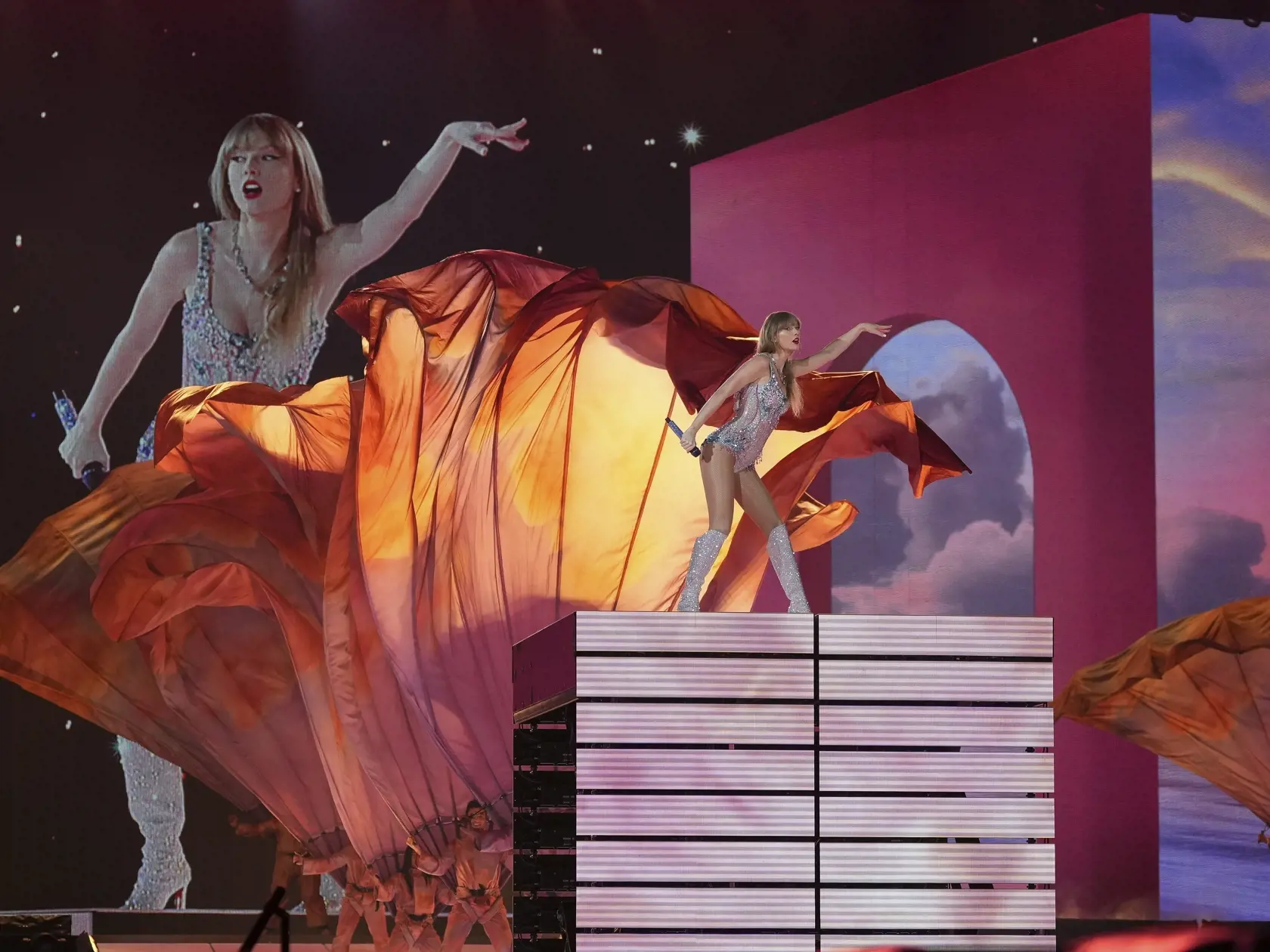 Americká speváčka Taylor Swift vystupuje počas koncertu v rámci turné The Eras Tour v stredu 7. februára 2024 v Tokiu.