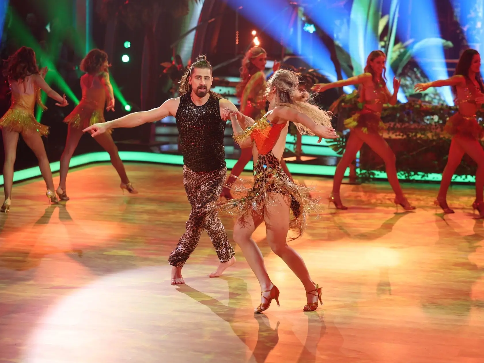 Piate kolo Let's Dance. Na snímke Peter Sagan a Eliška Lenčešová.