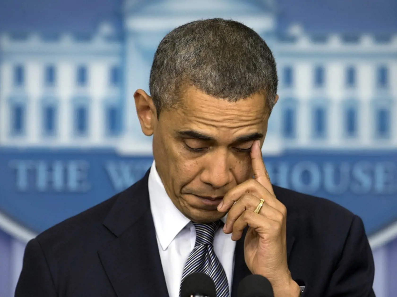 Barack Obama sa neubránil slzám.