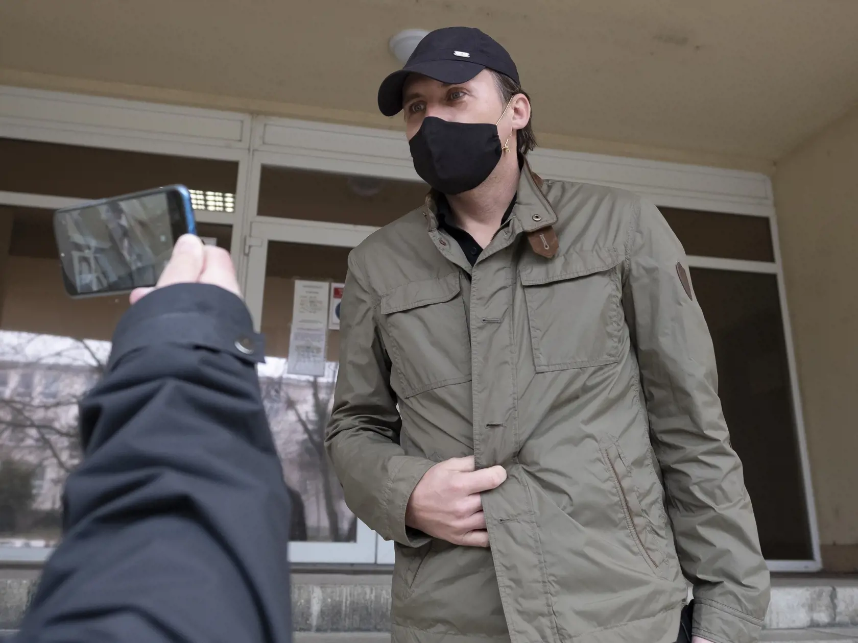 Bývalý šéf Kriminálneho úradu finančnej správy Ľudovít Makó počas príchodu na výsluch do budovy Policajného prezídia, kam prišiel vypovedať ku kauze Mýtnik.