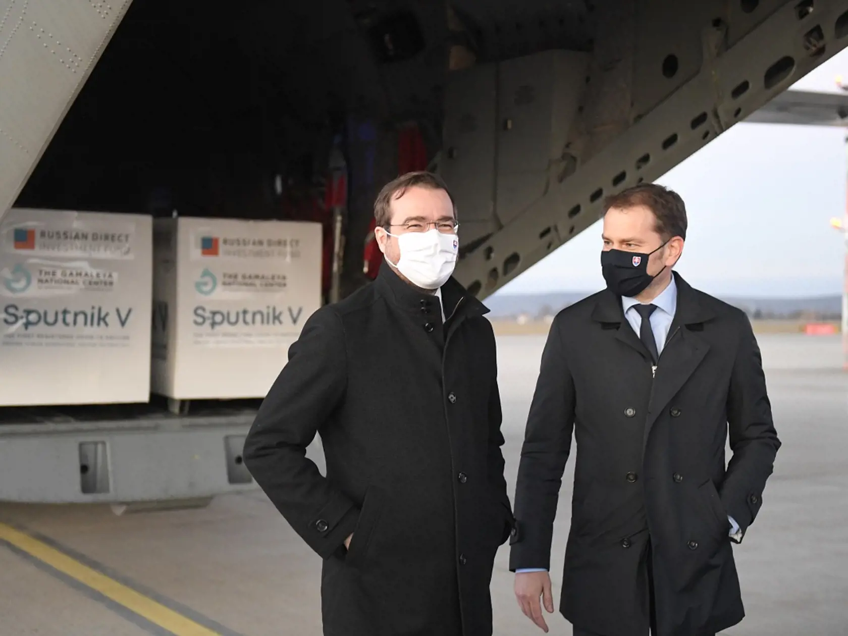 Slovensko nakúpilo ruskú vakcínu Sputnik V napriek odmietnutiu koaličných partnerov.