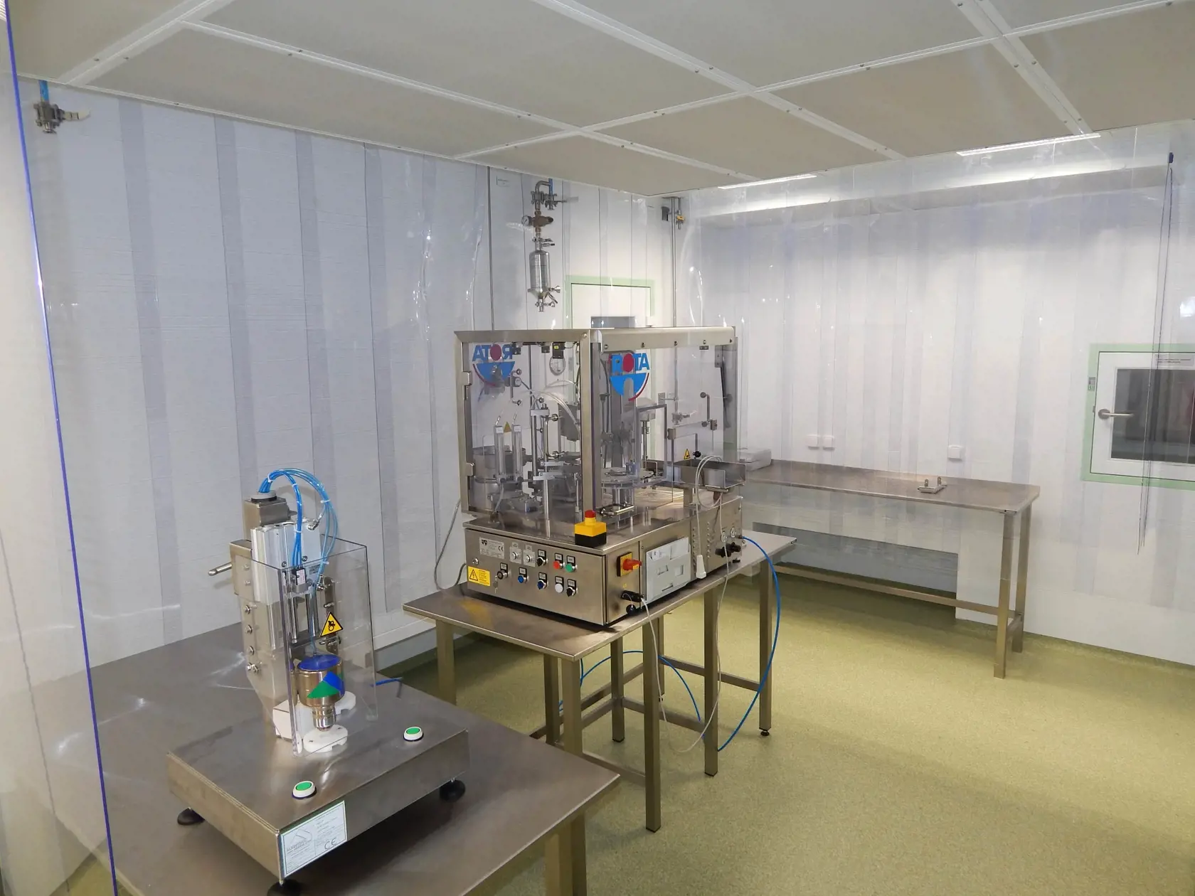 Biotechnologické laborátoriá SAV v Šarišských Michaľanoch.Za prísnej čistoty tu testujú vakcíny či liečivá.