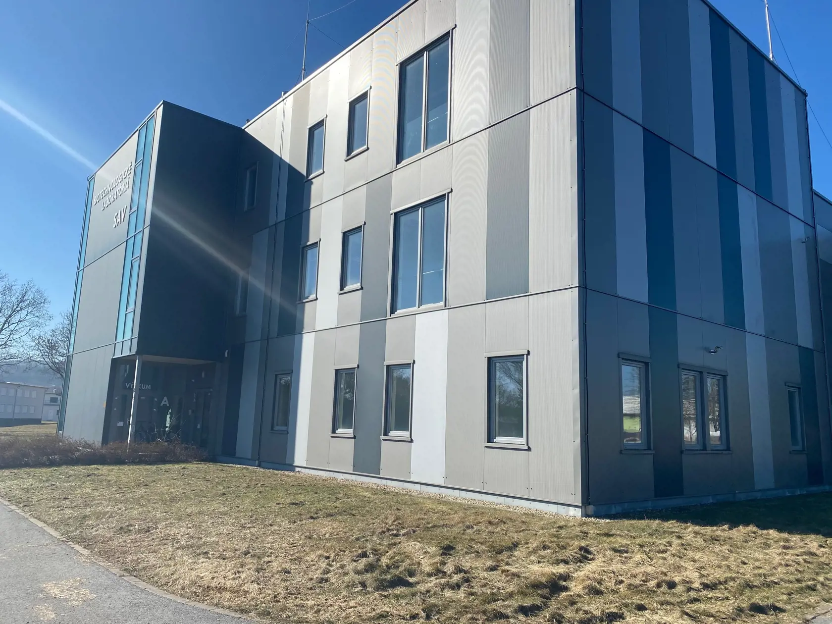 Biotechnologické laborátoriá SAV v Šarišských Michaľanoch.