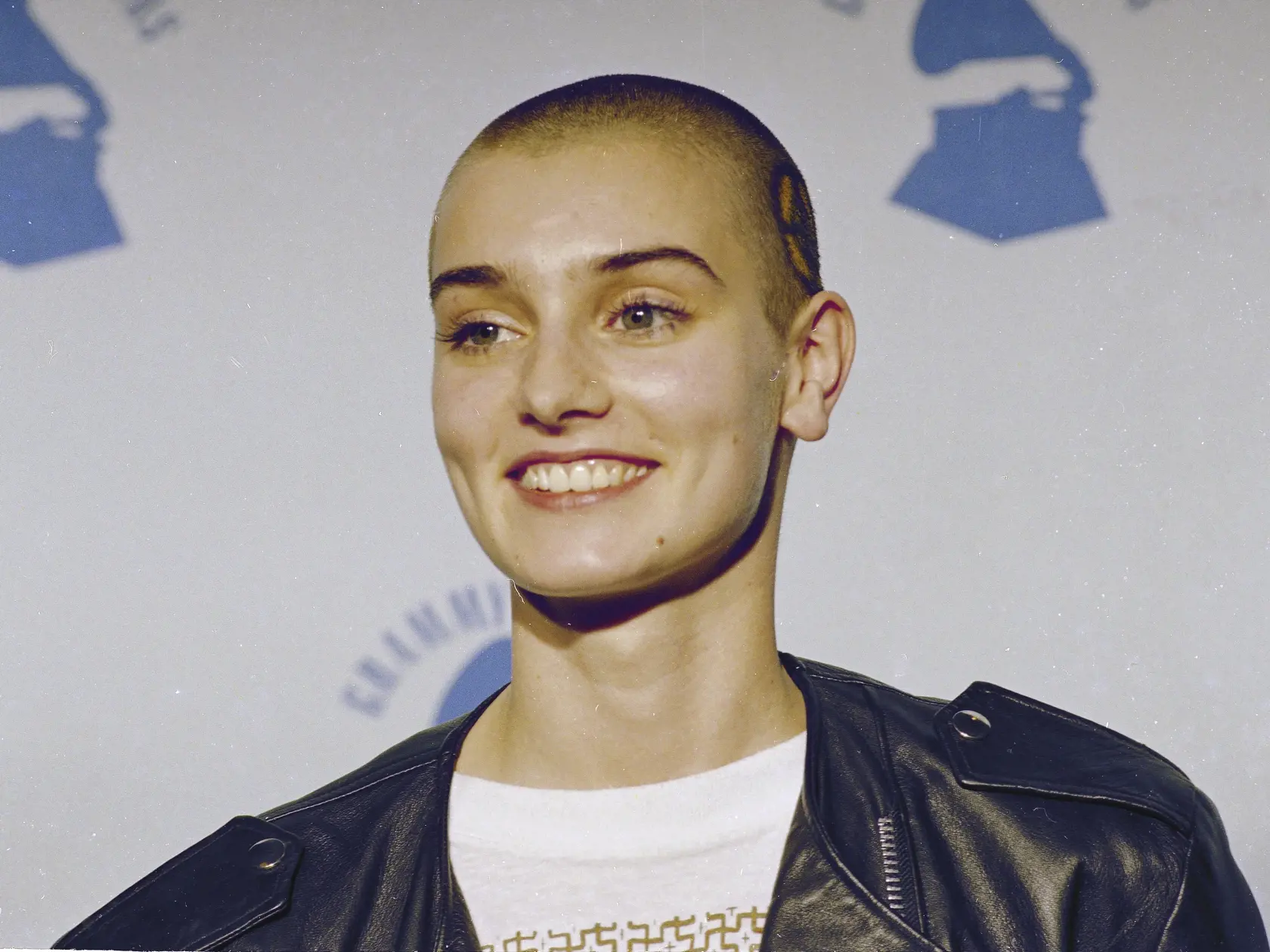 Na archívnej snímke z 22. februára 1989 írska speváčka Sinéad O'Connor počas 31. ročníka odovzdávania hudobných cien Grammy v Los Angeles.