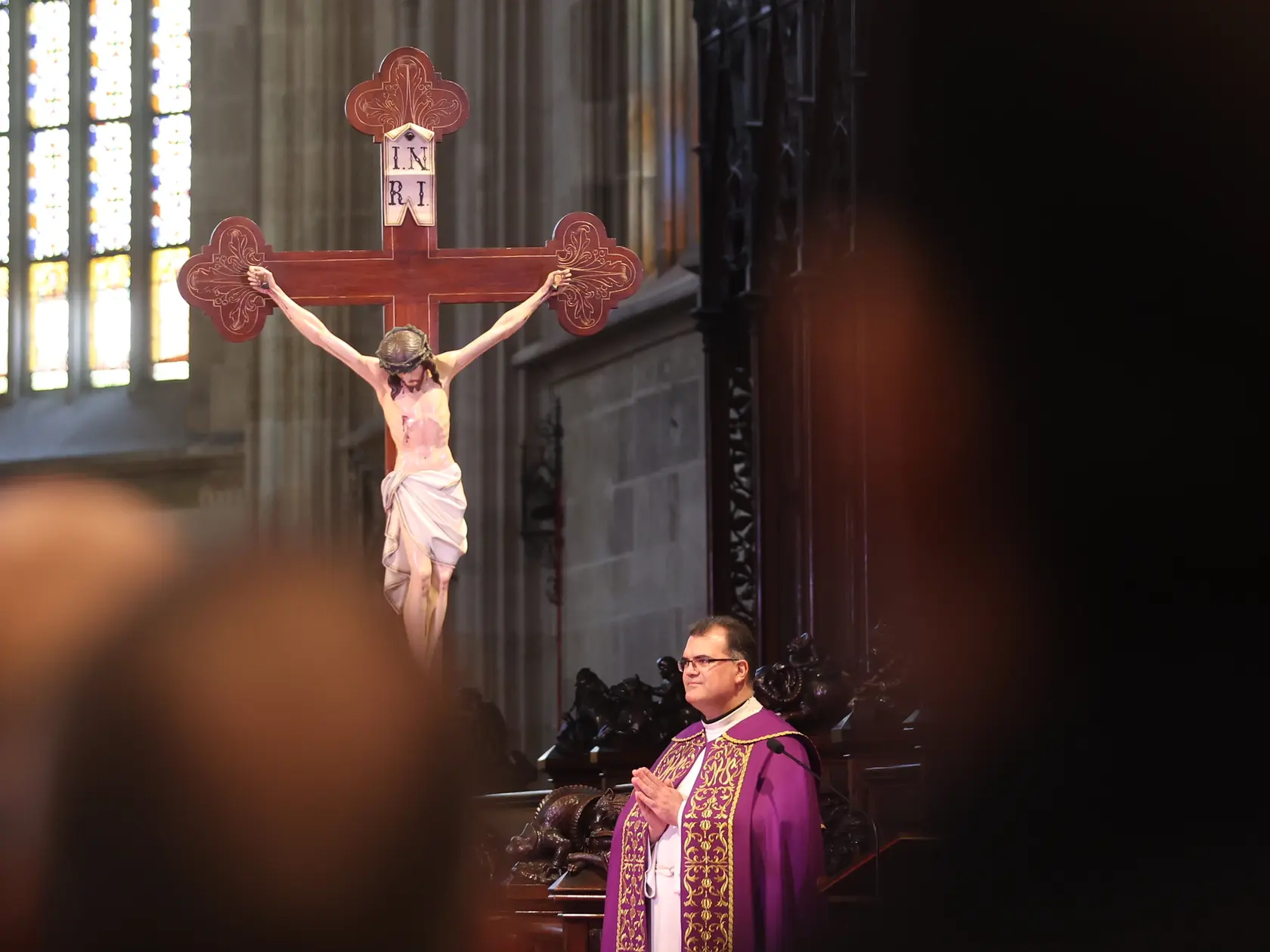 Posledná rozlúčka s hercom Štefanom Kvietikom († 90) v Dóme sv. Martina v Bratislave.