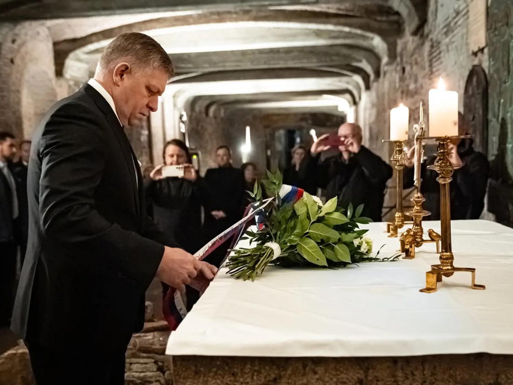 Predseda vlády SR svoju návštevu symbolicky ukončil návštevou hrobu sv. Cyrila v Ríme. Vládna delegácia navštívila aj Pápežský slovenský kolégium a ústav sv. Cyrila a Metoda.