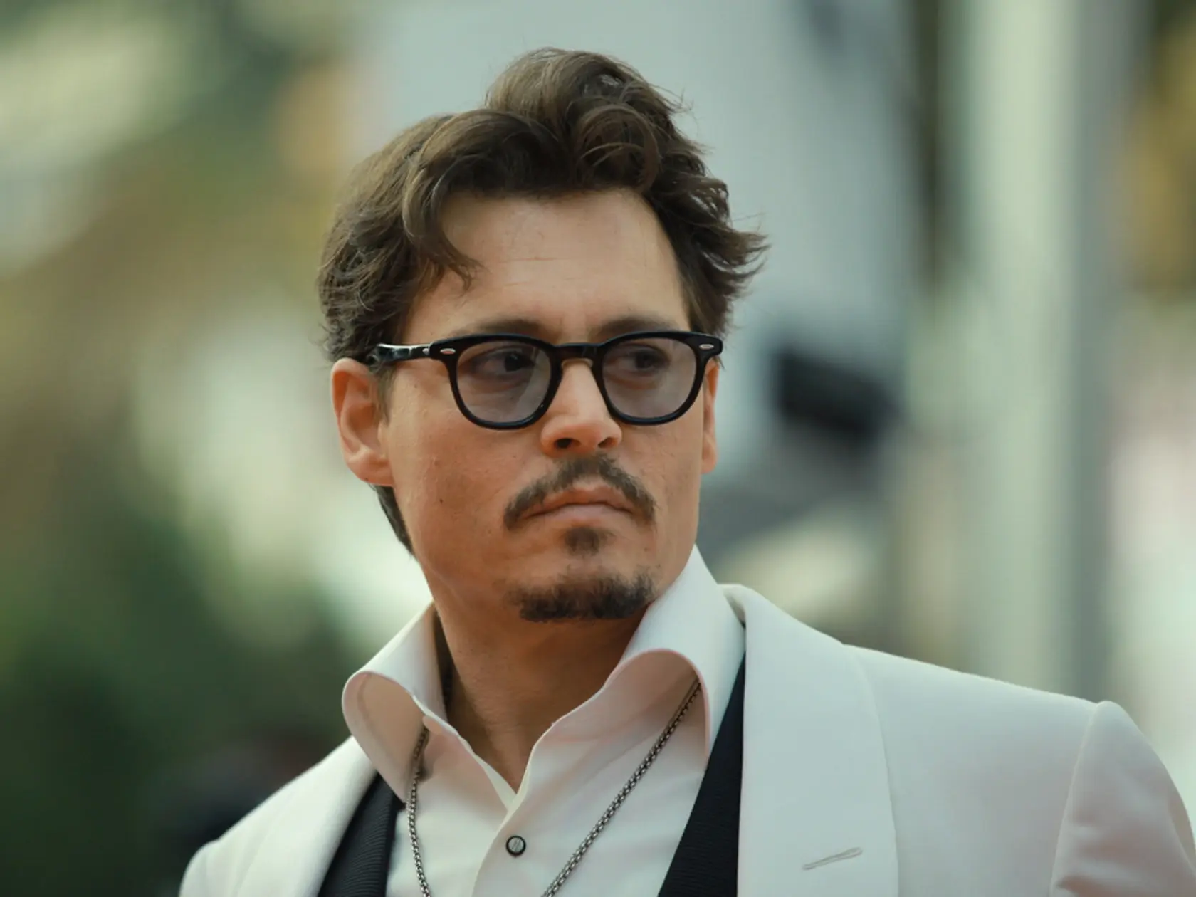 „Ak miluješ dvoch ľudí zároveň, vyber si toho druhého. Lebo keby si skutočne miloval tú prvú, do tej druhej by si sa nezamiloval.“ Johnny Depp