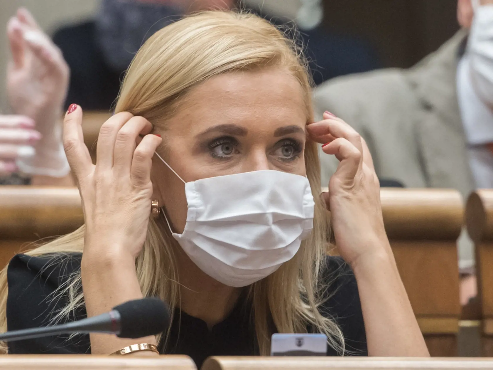 Na snímke nezaradená poslankyňa parlamentu SR Denisa Saková počas 18. schôdze NR SR 17. decembra 2020 v Bratislave. FOTO TASR - Martin Baumann