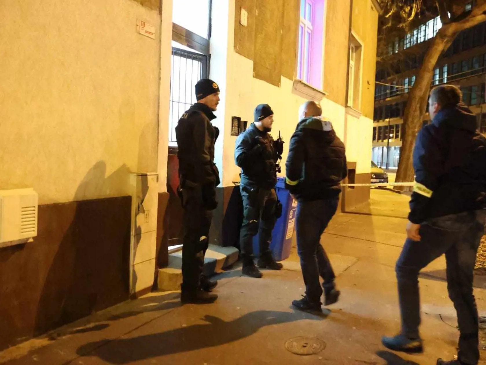 Patríciu našli v byte prikrytú dekou, na tele mala sečné a rezné rany. Na deke bol položený jej britský pas a vedľa bolo postele bolo vedro, ktorého obsah šokoval aj skúsených kriminalistov.