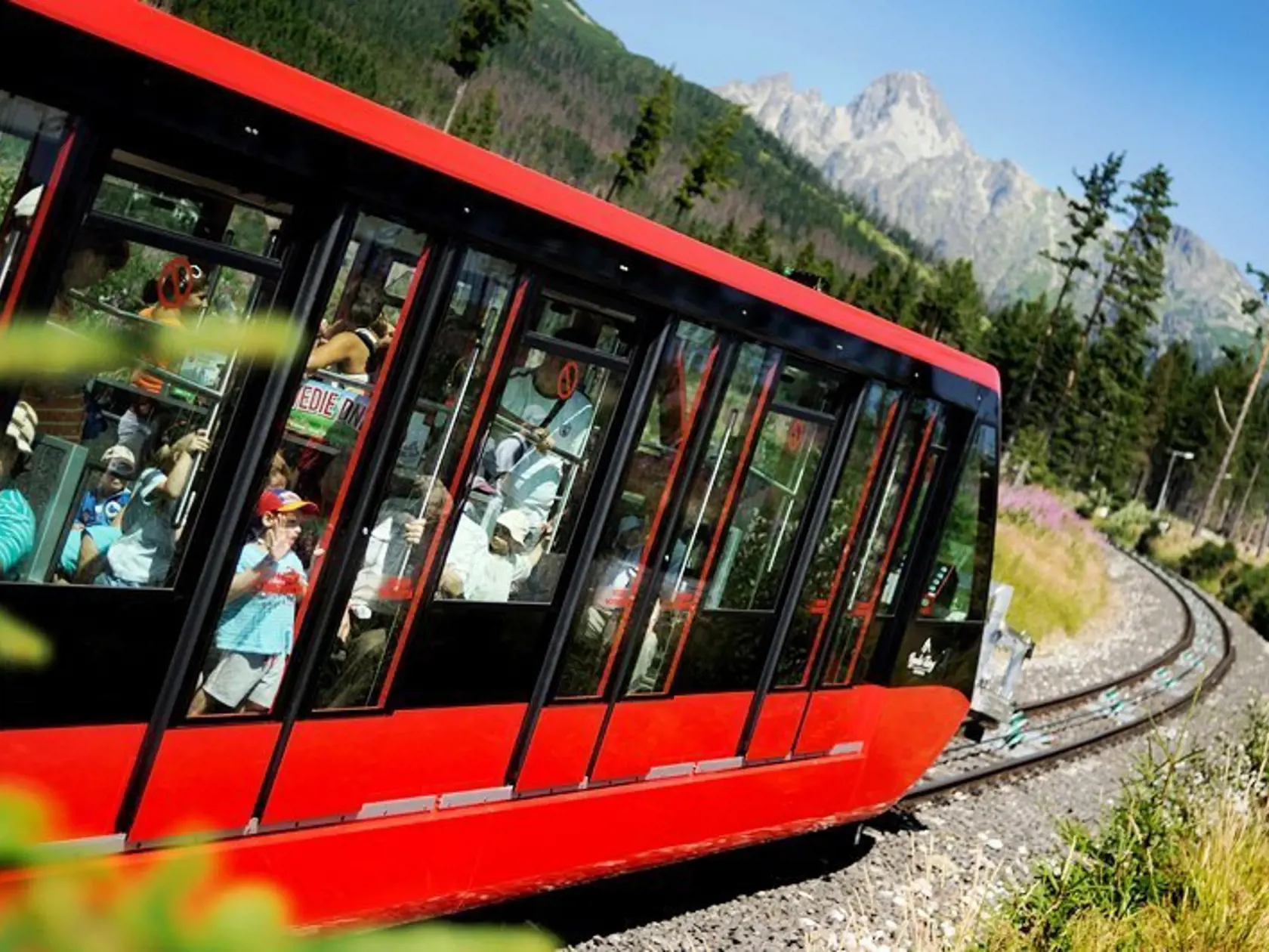 Lanovka na  Hrebienok: Vedie  k najobľúbenejšiemu  miestu turistov.
