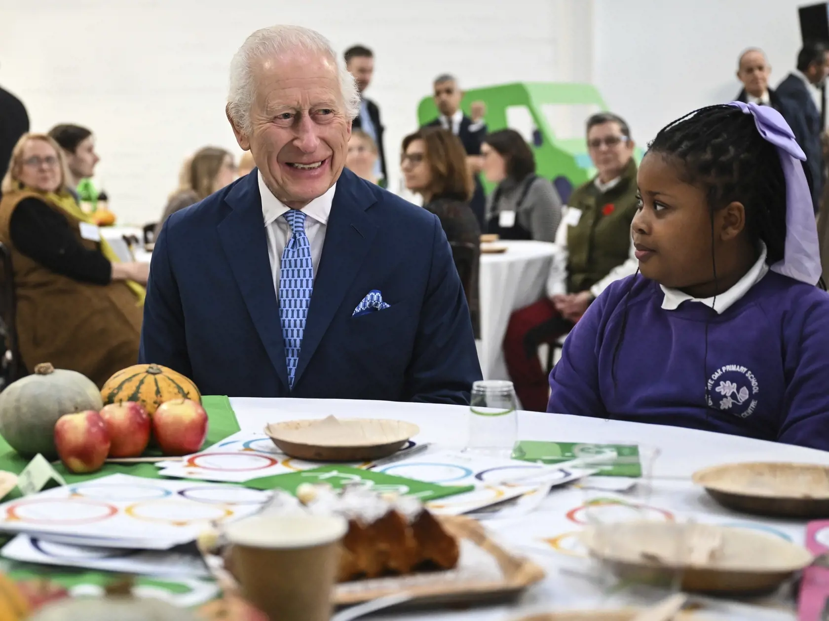 Kráľ Karol po vlámaní do Windosru rýchlo navrhol veľké zmeny v ich životoch a poprosil Williama a Kate, aby sa presťahovali k nemu do Clarence House.