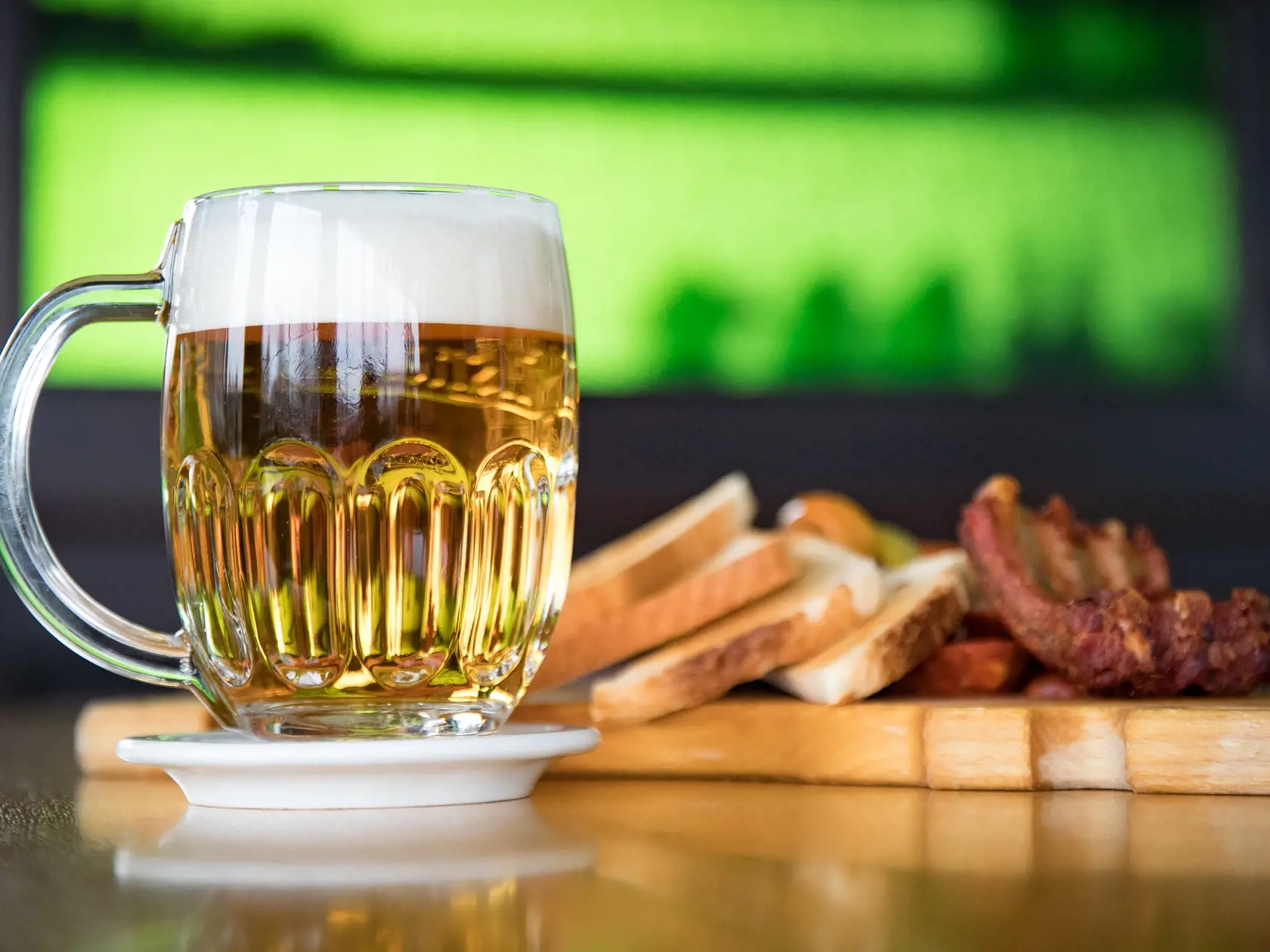 Dlhodobé riziká nadmerného pitia: - závislosť na alkohole alebo alkoholizmus,
- sexuálne problémy, impotencia,
- cirhóza pečene a alkoholické stučnenie pečene,
- pankreatitída,
- žalúdočné poruchy, napríklad vredy,
- zmeny nálad,
- otrava alkoholom, v extrémnych prípadoch kóma, poškodenie mozgu a smrť,
- zvýšenie rizika určitých typov zhubných nádorov, najmä tráviacej sústavy v miestach prístupu vzduchu, - hrozba rakoviny prsníka.