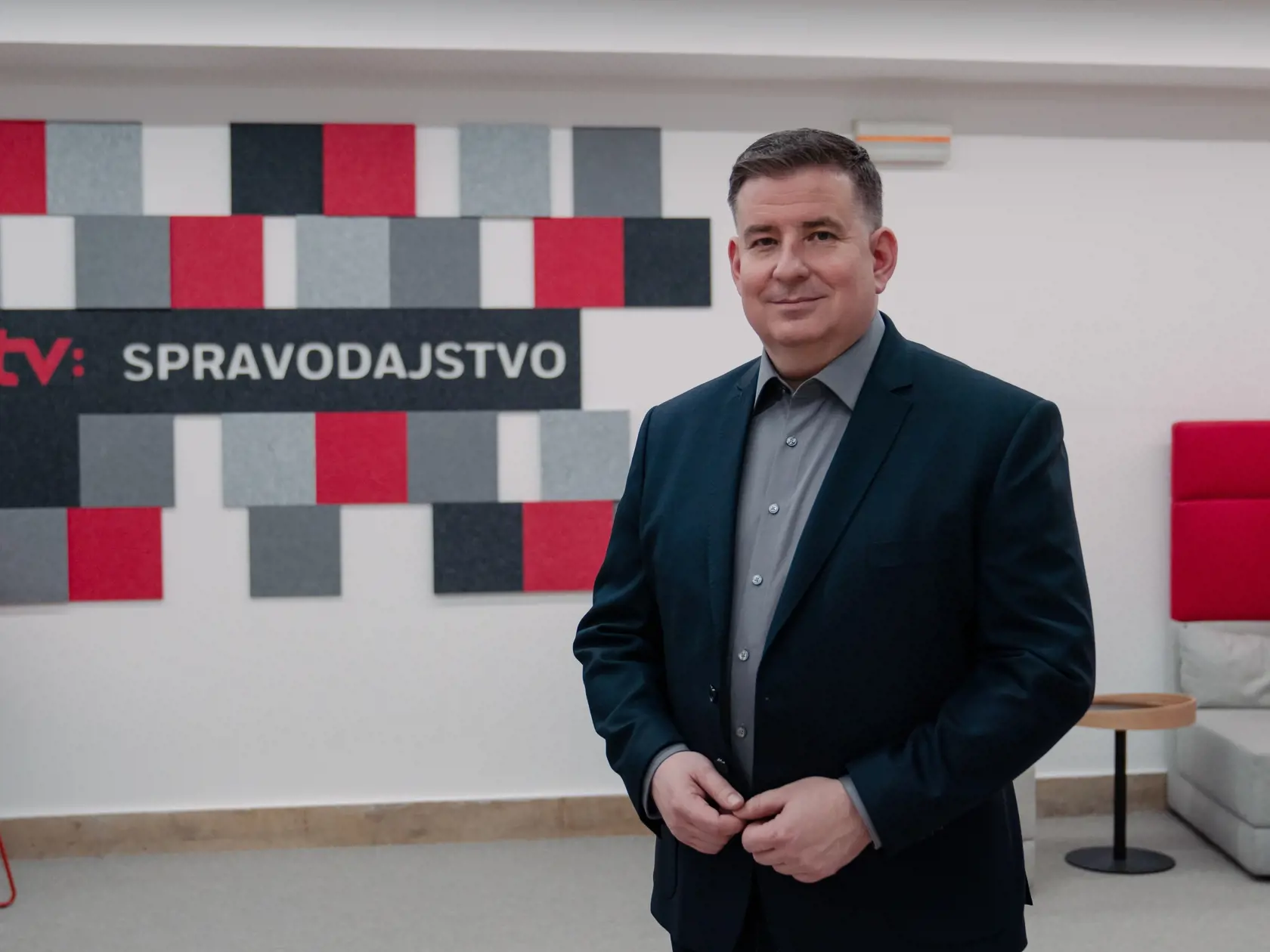 Patrik Herman je od roku 2022 tvárou RTVS.