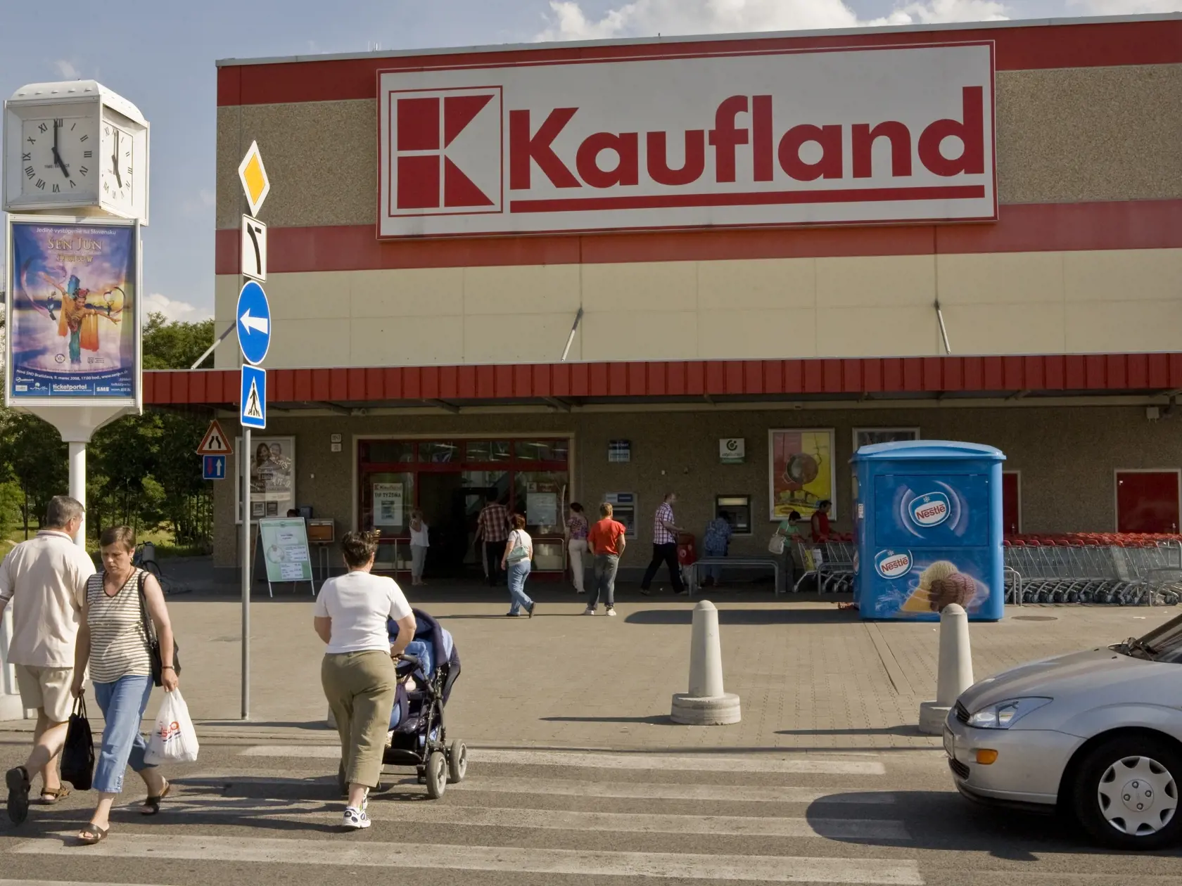 Spoločnosť Kaufland okamžite po oznámení výrobcu predmetný výrobok stiahla z predaja. "Spotrebitelia môžu zakúpený výrobok vrátiť v ktorejkoľvek predajni Kaufland, pričom im budú vrátené peniaze, a to aj bez predloženia pokladničného bloku," dodáva reťazec.