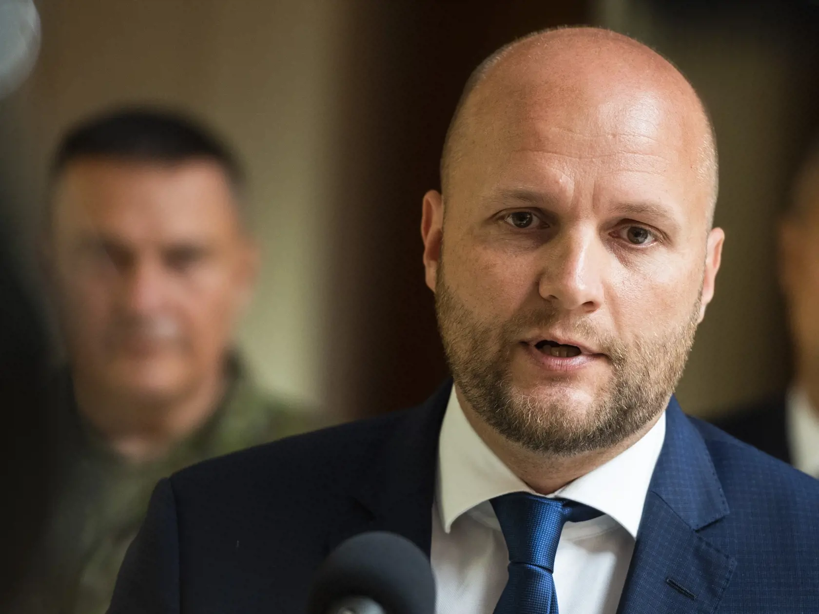Minister obrany SR Jaroslav Naď má tiež lusuxný apartmán v paláci v Banskej Štiavnici.