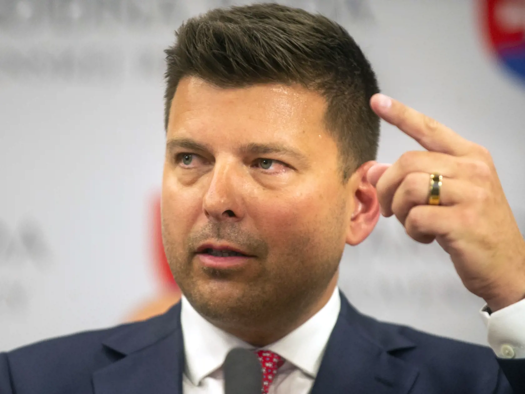 Martin Borguľa navštevuje luxusnú usadlosť v Banskej Belej.