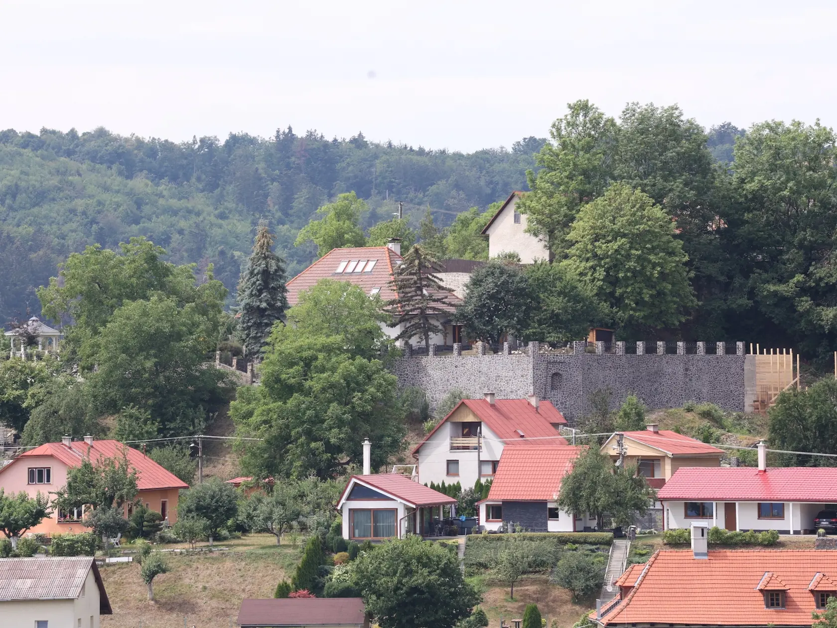 Štiavnické Bane, ktoré sú od Banskej Štiavnice vzdialené približne len 5 kilometrov, objavil úplnou náhodou Jaroslav Rezník ešte v roku 2002
