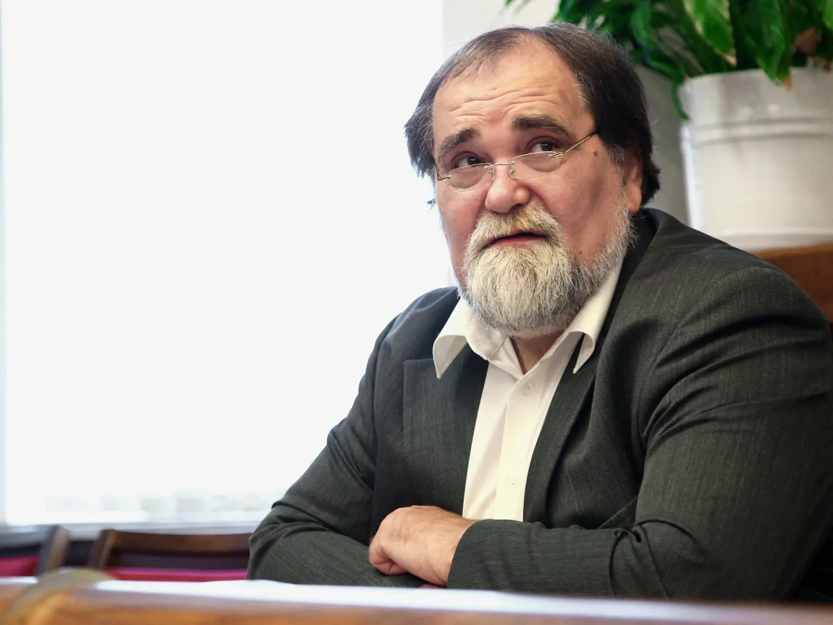Miroslav Číž dom na krásnom mieste v obci Štiavnické Bane zdedil po rodičoch.