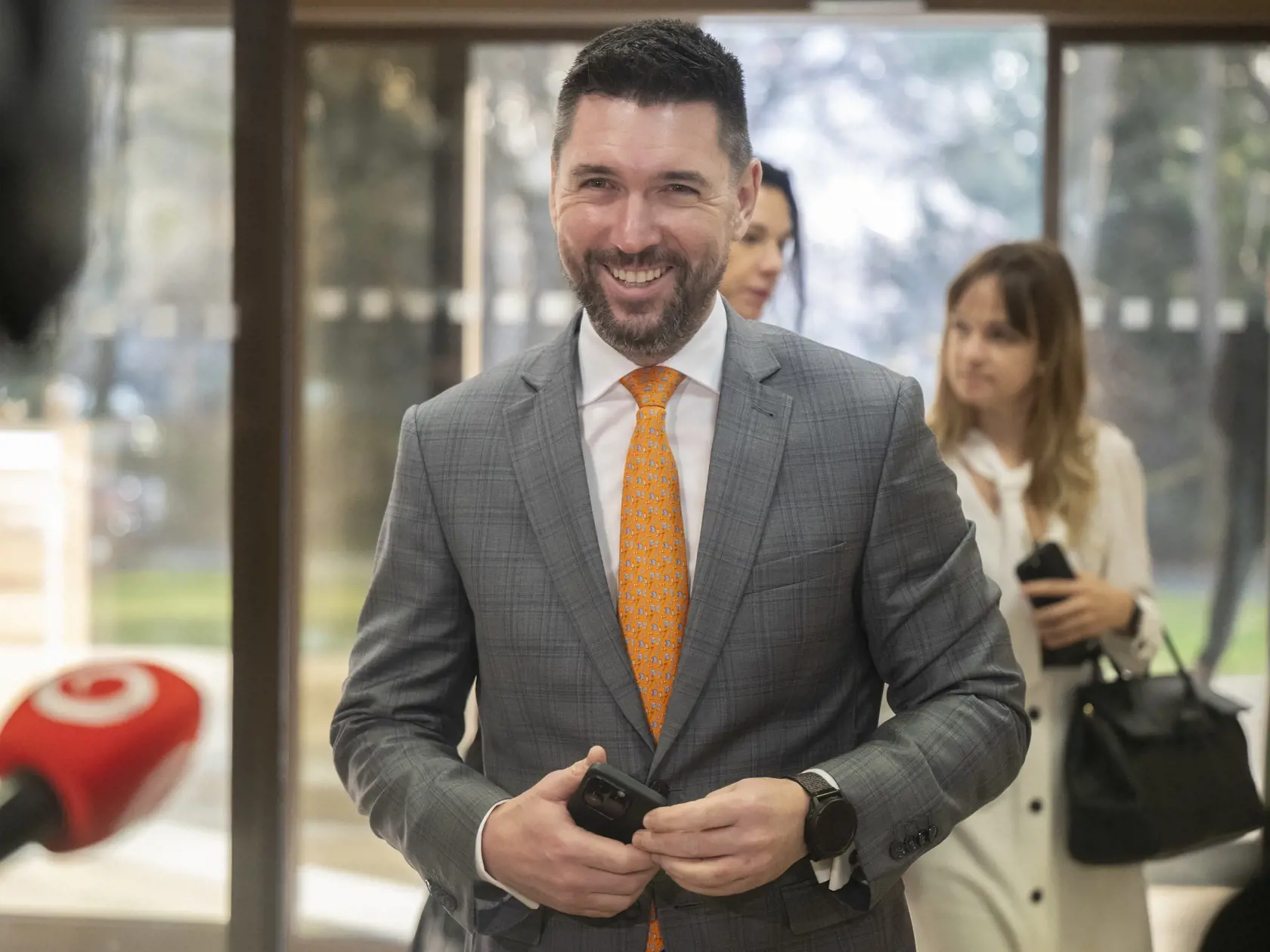 Na snímke minister pôdohospodárstva a rozvoja vidieka SR Richard Takáč (Smer-SD) prichádza na 65. rokovanie vlády SR v stredu 18. decembra 2024 v Bratislave. FOTO TASR - Martin Baumann