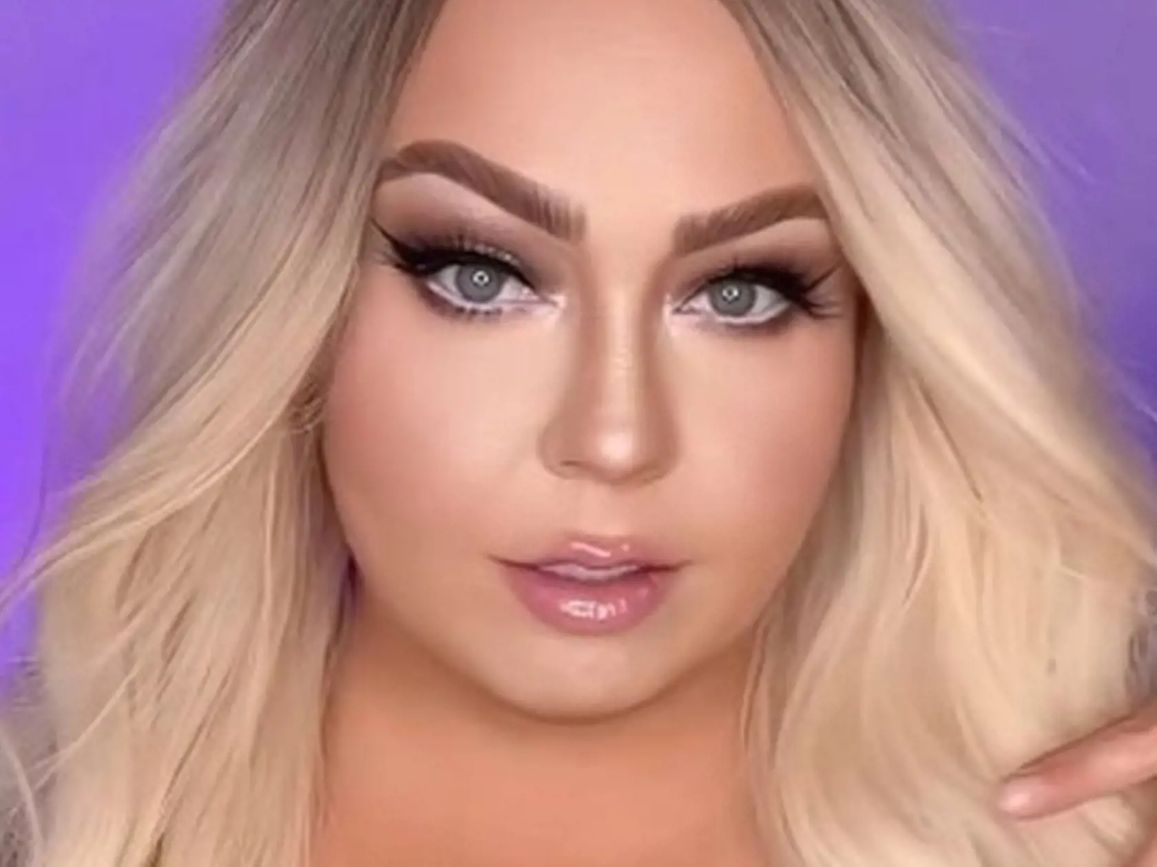 Podľa fanúšikov dokonca pripomína po jednej premene slávnu speváčku Mariah Carey. Čo poviete?