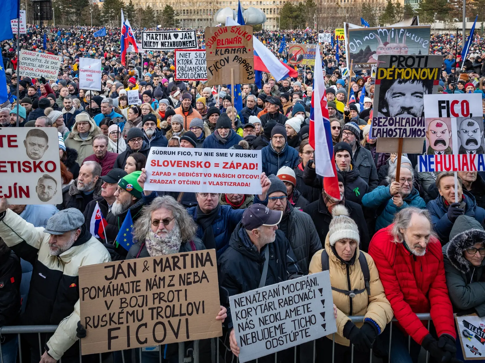 Spoločné zhromaždenie - Sedem rokov bez Jána a Martiny - Slovensko je Európa.
Spomienkovo-protestné zhromaždenie na Námestí slobody pri príležitosti výročia vraždy novinára Jána Kuciaka a jeho snúbenice Martiny Kušnírovej.