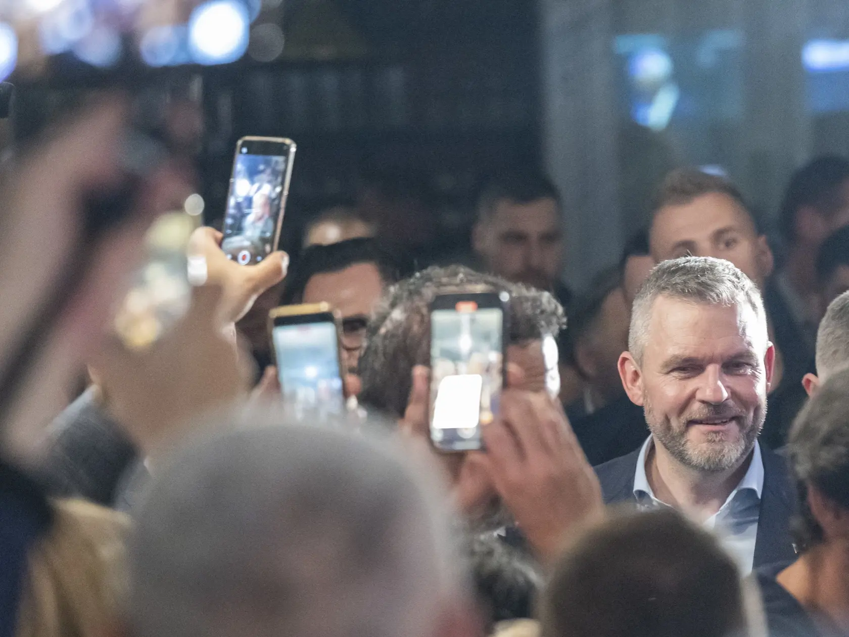 Na snímke Peter Pellegrini (vpravo) sa raduje z predbežných neoficiálnych výsledkov vo volebnej centrále v nedeľu 7. apríla 2024 v Bratislave.