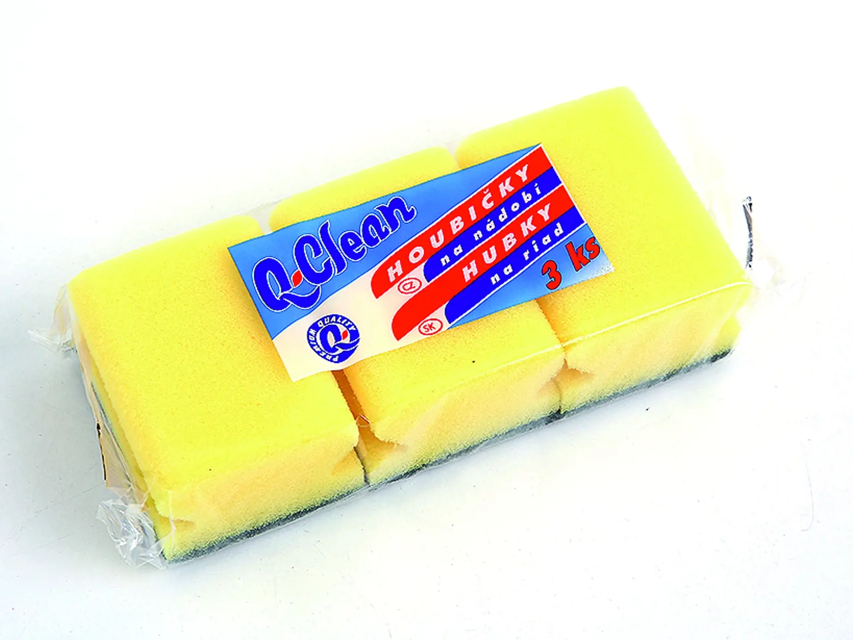 Q-Clean, 3 kusy
Cena za 1 kus/ 0,20 €
Stará dobrá klasika. Mäkká časť horšie nasáva vodu, z varnej dosky ju nepozbierala príliš ukážkovo. Povrch som musela ešte pretrieť utierkou, inak by ostal fľakatý. Drsná vrstva je tvrdá tak akurát, ľahko si poradí s mierne pripálenými zvyškami. Na hubke pevne drží, ani v náznakoch sa nezačala odlepovať. Hubka ani po týždni používania nezapáchala. Vyhovuje mi svojou hrúbkou a ľahko sa vymýva, dokonca aj od múky. Nevýhodu vidím len v menšej nasiakavosti, ne