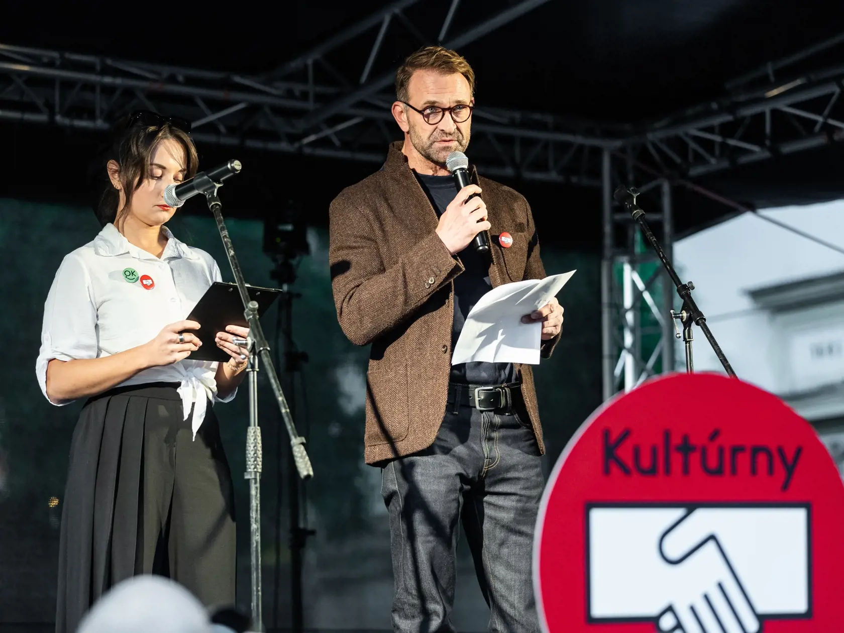 Na protest na podporu kultúrneho štrajku v Bratislave vystúpil aj Tomáš Maštalír.
