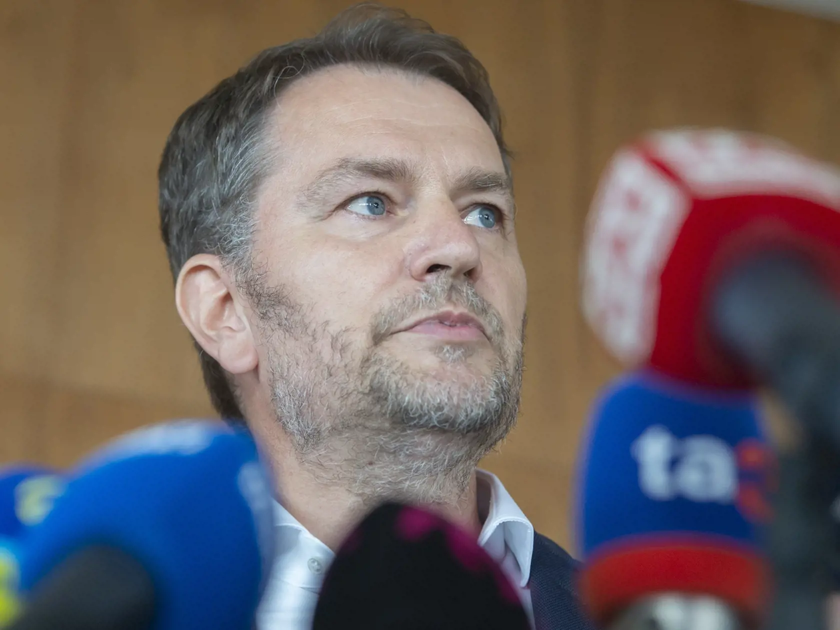 Na snímke podpredseda vlády SR a minister financií Igor Matovič (OĽanO) odpovedá na otázky novinárov po stretnutí predstaviteľov koalície, ktoré sa konalo vo vládnom hoteli Bôrik v Bratislave v piatok 12. augusta 2022. Bez SaS bude vláda Eduarda Hegera (OĽANO) nefunkčná a nebude mať v Národnej rade (NR) SR väčšinu. Predseda vlády to povedal po piatkovom rokovaní koaličných predstaviteľov v súvislosti s vládnou krízou. Heger apeloval na stabilitu a nájdenie riešení, ako zostať jednotní. Uviedol t