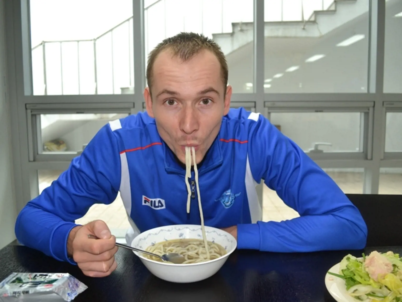 Martin
Nemec si vychutnáva
tradičnú polievku.