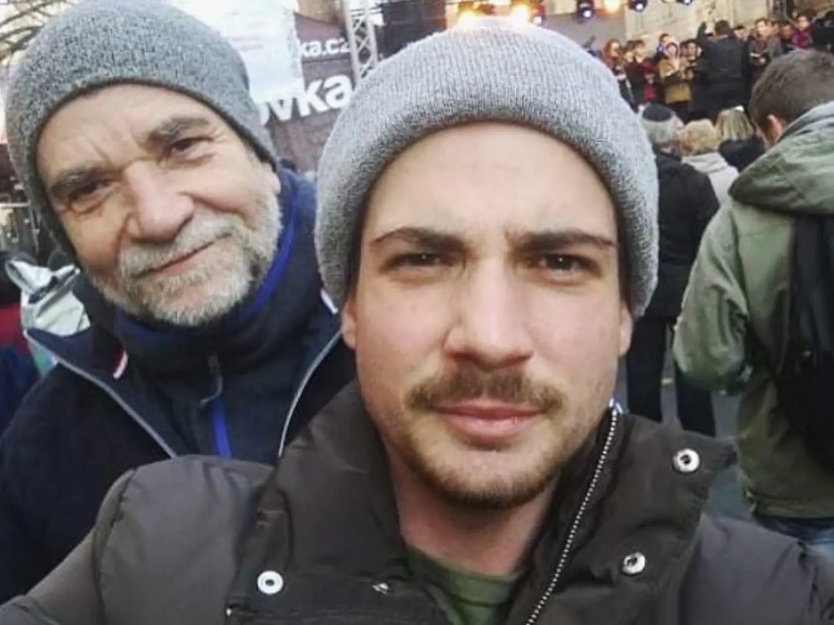 Damián je úspešný režisér a veľký fešák. Na fotke s otcom Ľubošom Machajom.