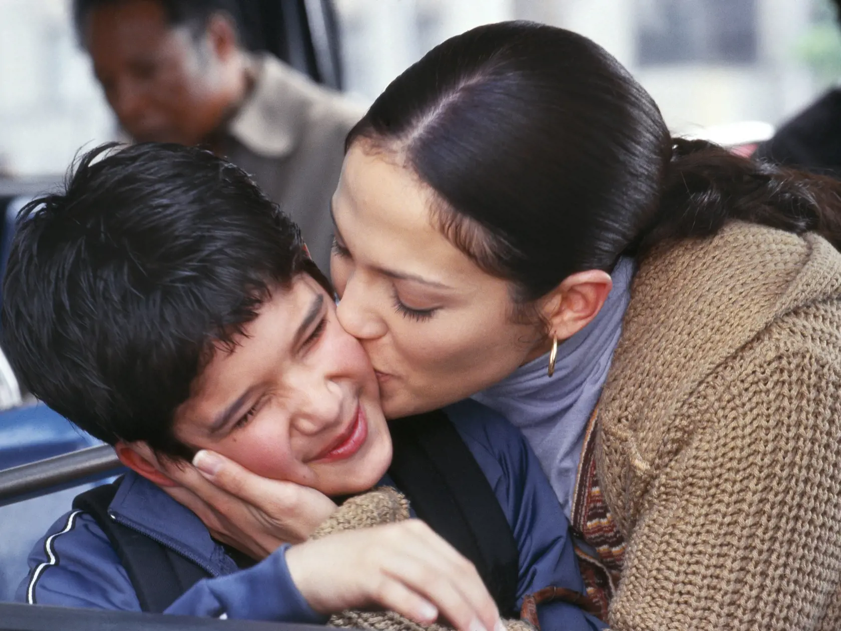 Tyler Posey a jeho filmová mama Jennifer Lopez v komédii Kráska z Manhattanu.