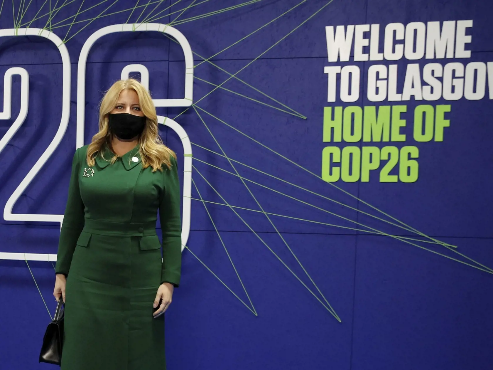 KK8 Glasgow - Slovenská prezidentka Zuzana Čaputová prichádza na klimatický summit COP26 v škótskom Glasgowe v pondelok 1. novembra 2021.  V Glasgowe sa v nedeľu oficiálne začal klimatický summit OSN COP26, ktorý potrvá do 12. novembra. FOTO TASR/AP
Slovakia's President Zuzana Caputova arrives for the COP26 summit at the Scottish Event Campus (SEC) in Glasgow, Scotland, Monday Nov. 1, 2021. The U.N. climate summit in Glasgow gathers leaders from around the world, in Scotland's biggest city, to l