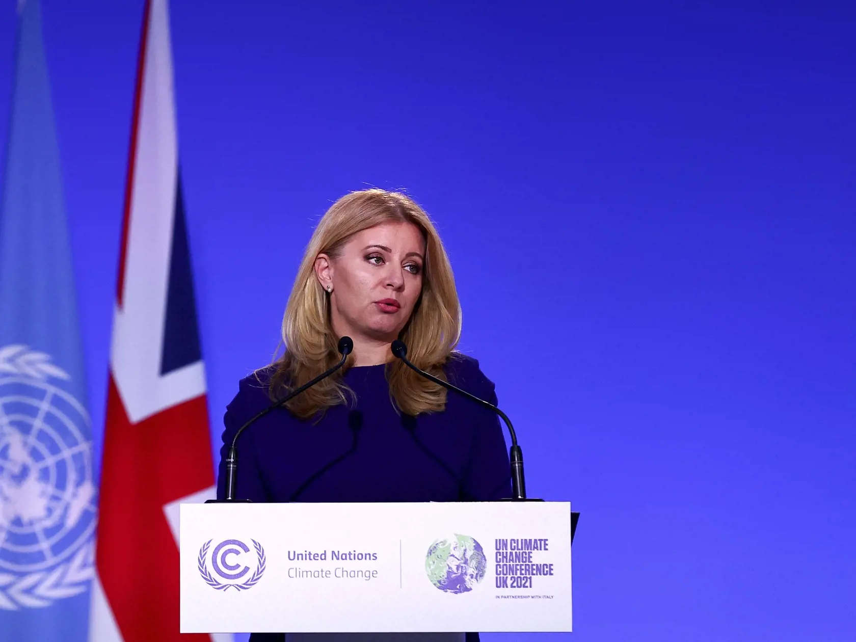 JB 20 Glasgow - Prezidentka SR Zuzana Čaputová počas prejavu na klimatickom summite COP26 v Glasgowe 2. novembra 2021. Slovenská prezidentka Zuzana Čaputová vystúpila v utorok na klimatickej konferencii OSN v Glasgowe, ktorú označila za rozhodujúcu pre budúcnosť planéty. Varovala, že politici zatiaľ nedokázali prijať účinné opatrenia, ktoré by zvrátili prehlbujúcu sa klimatickú krízu. Podľa prezidentky hrozí Zemi "nezvratná devastácia". FOTO TASR/AP 

Slovakia's President Zuzana Caputova deliver