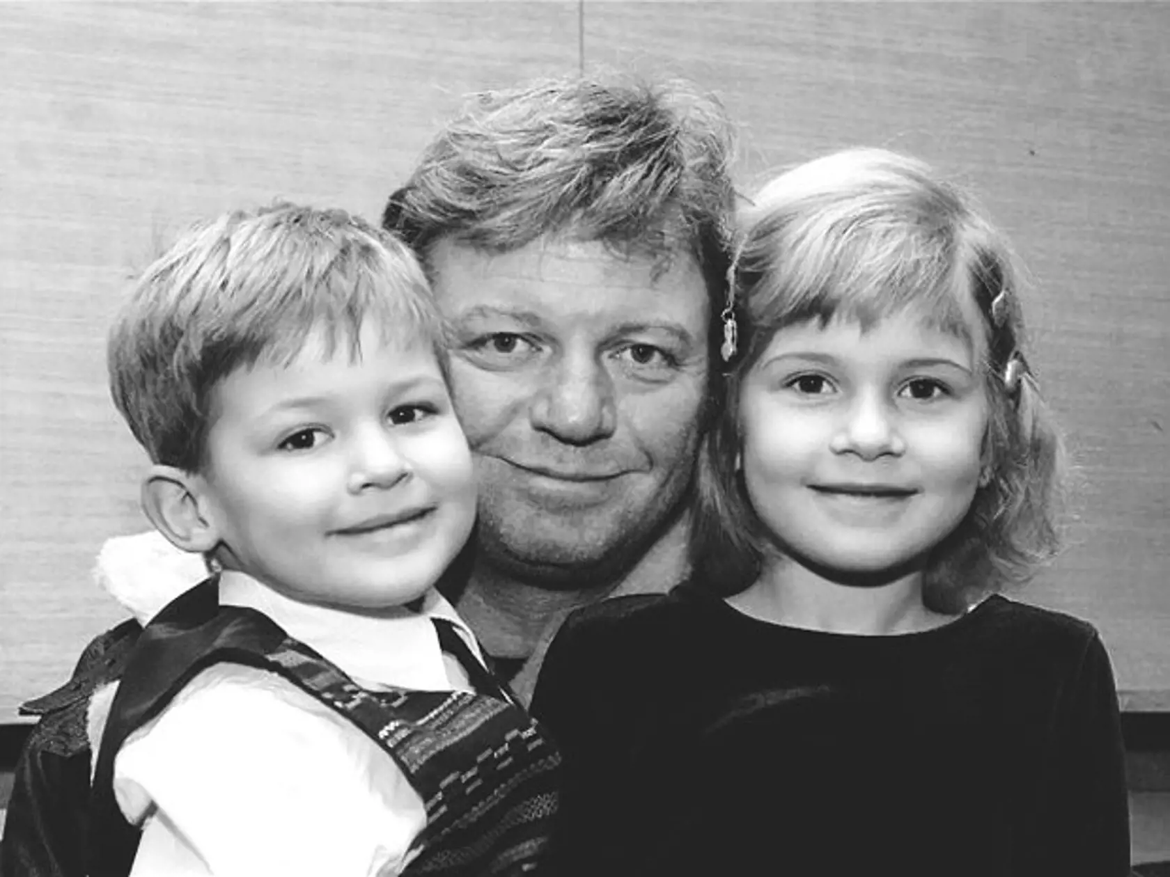 Maroš Kramár s deťmi Tamarou a Timurom.