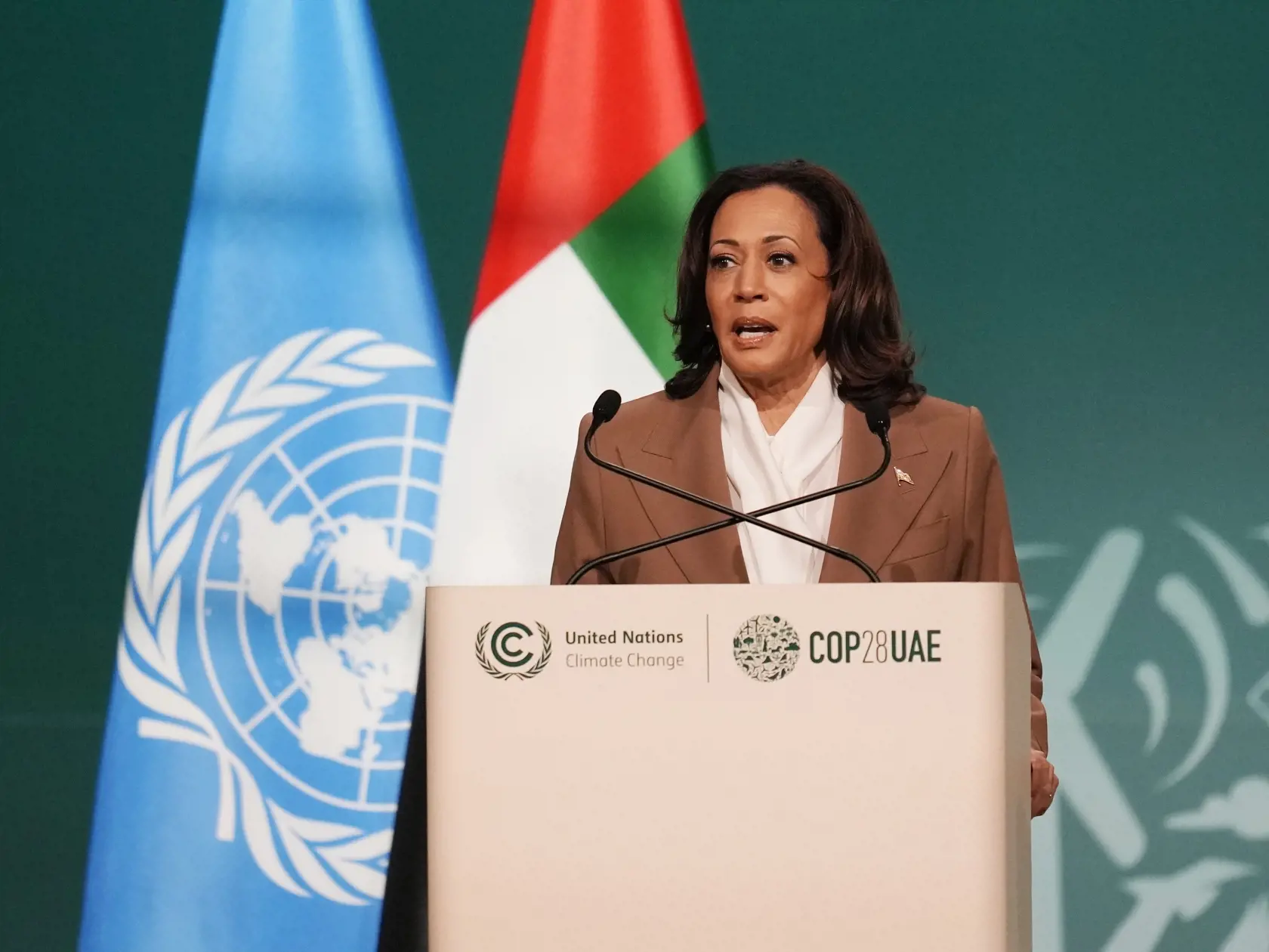 JB 19 Dubaj - Americká viceprezidentka Kamala Harrisová rozpráva na plenárnom zasadnutí Klimatickej konferencie OSN COP 28 v Dubaji 2. decembra 2023. FOTO TASR/AP

Vice President Kamala Harris speaks during a plenary session at the COP28 U.N. Climate Summit, Saturday, Dec. 2, 2023, in Dubai, United Arab Emirates. (AP Photo/Rafiq Maqbool)