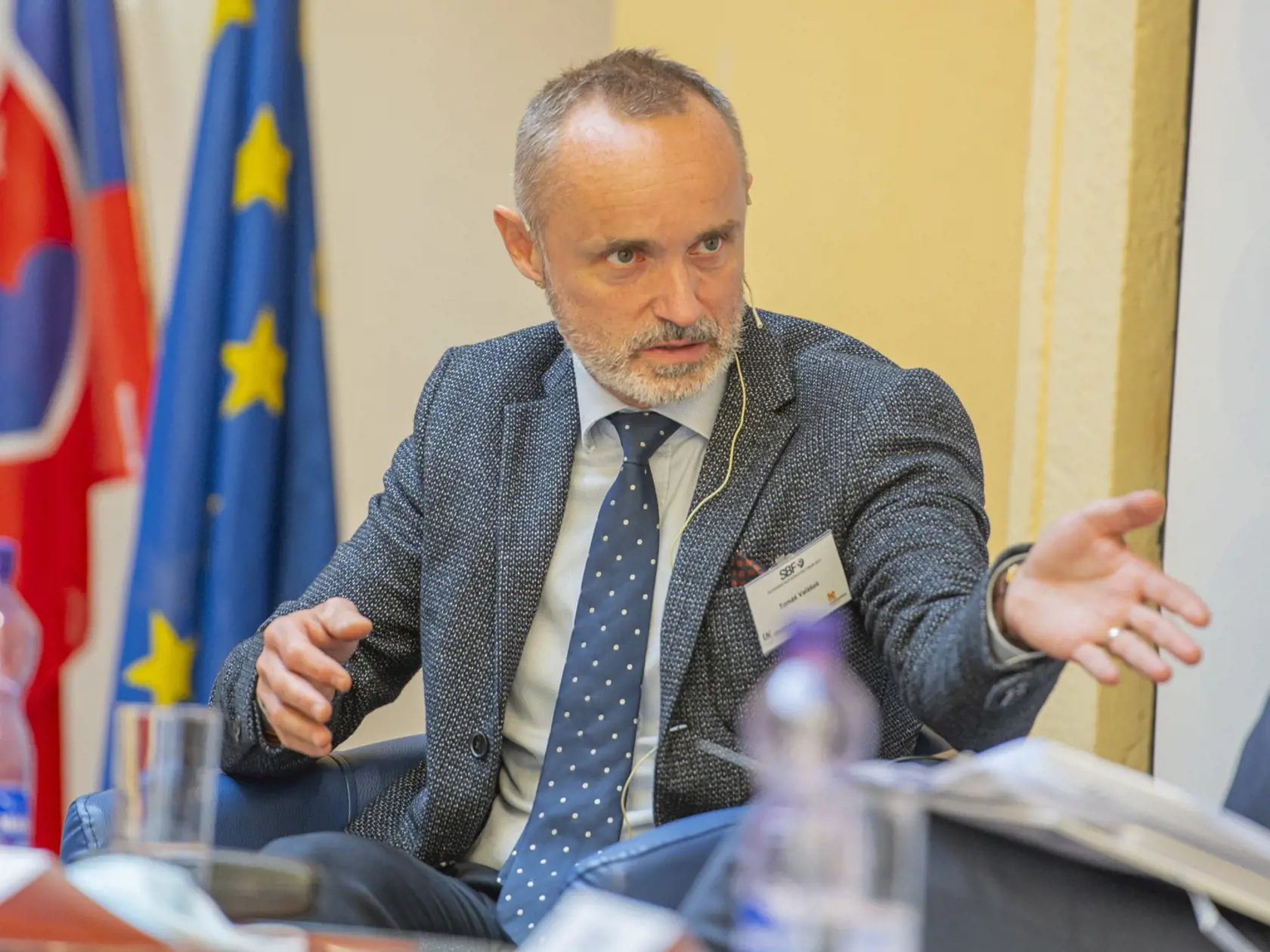 Ako druhý po Miroslavovi Kollárovi opustil ZA ĽUDÍ aj Tomáš Valášek. Dnes háji záujmy strany Progresívne Slovensko.