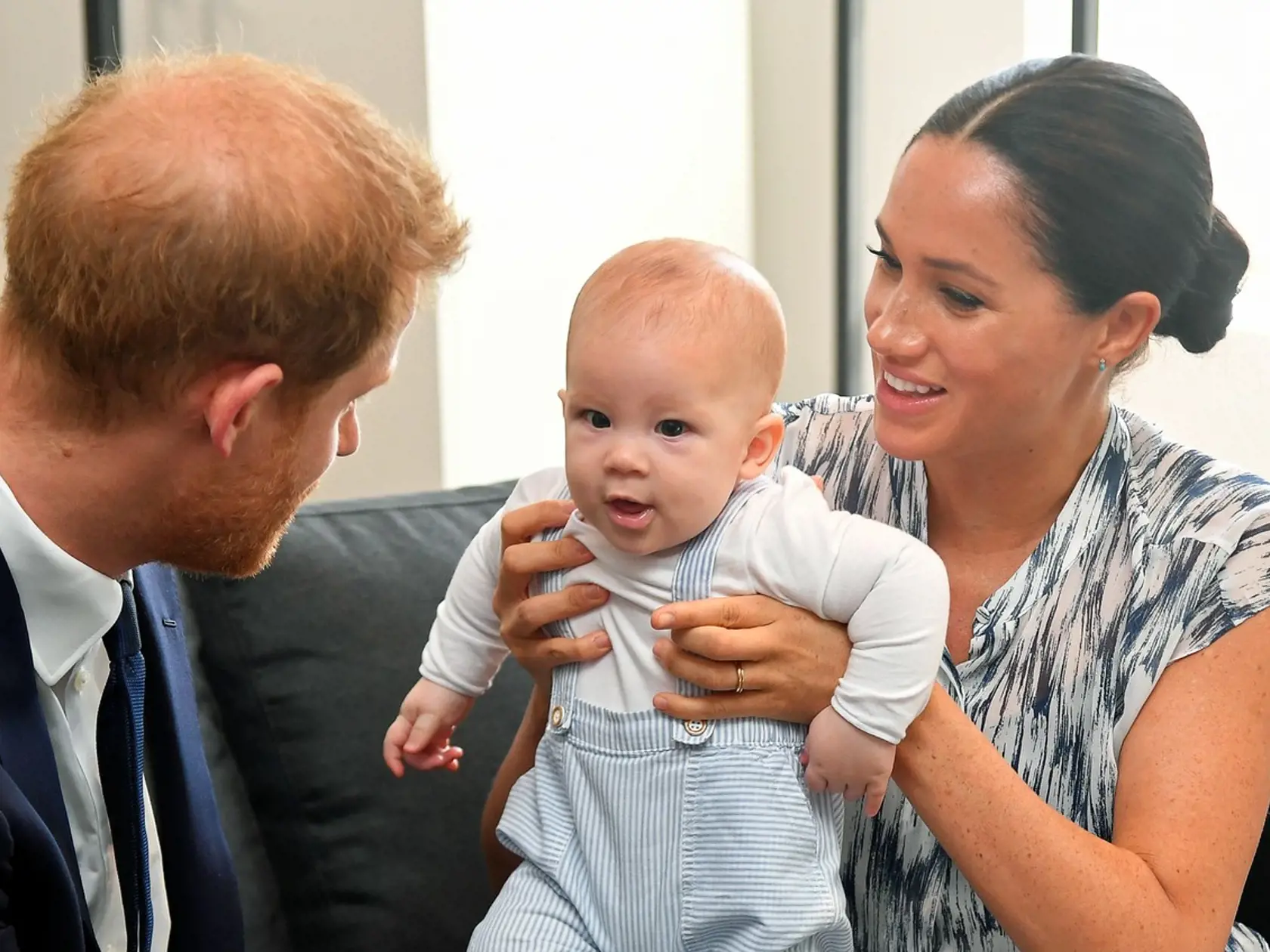 Princ Harry a Meghan Markle odhalili rozkošné fotografie svojich detí v seriáli pre Netflix.