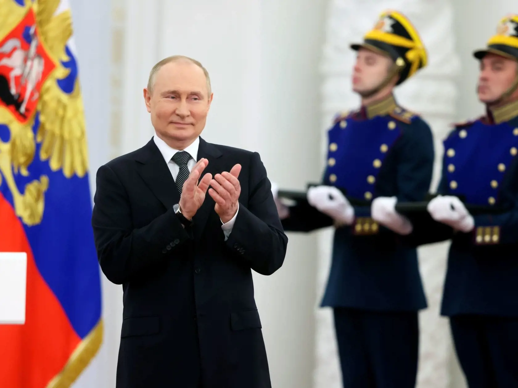 Ruský prezident Vladimir Putin počas odovzdávania štátnych vyznamenaní pri príležitosti Dňa Ruska 12. júna 2022 v Moskve.