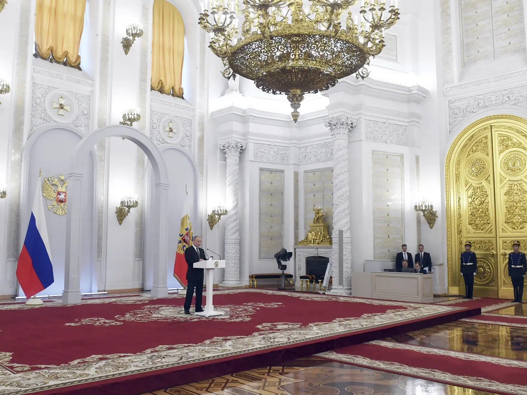 JB 18 Moskva - Ruský prezident Vladimir Putin počas prejavu na stretnutí s absolventmi najvyššej vojenskej školy v Rusku, v Kremli v Moskve 21. júna 2022. FOTO TASR/AP