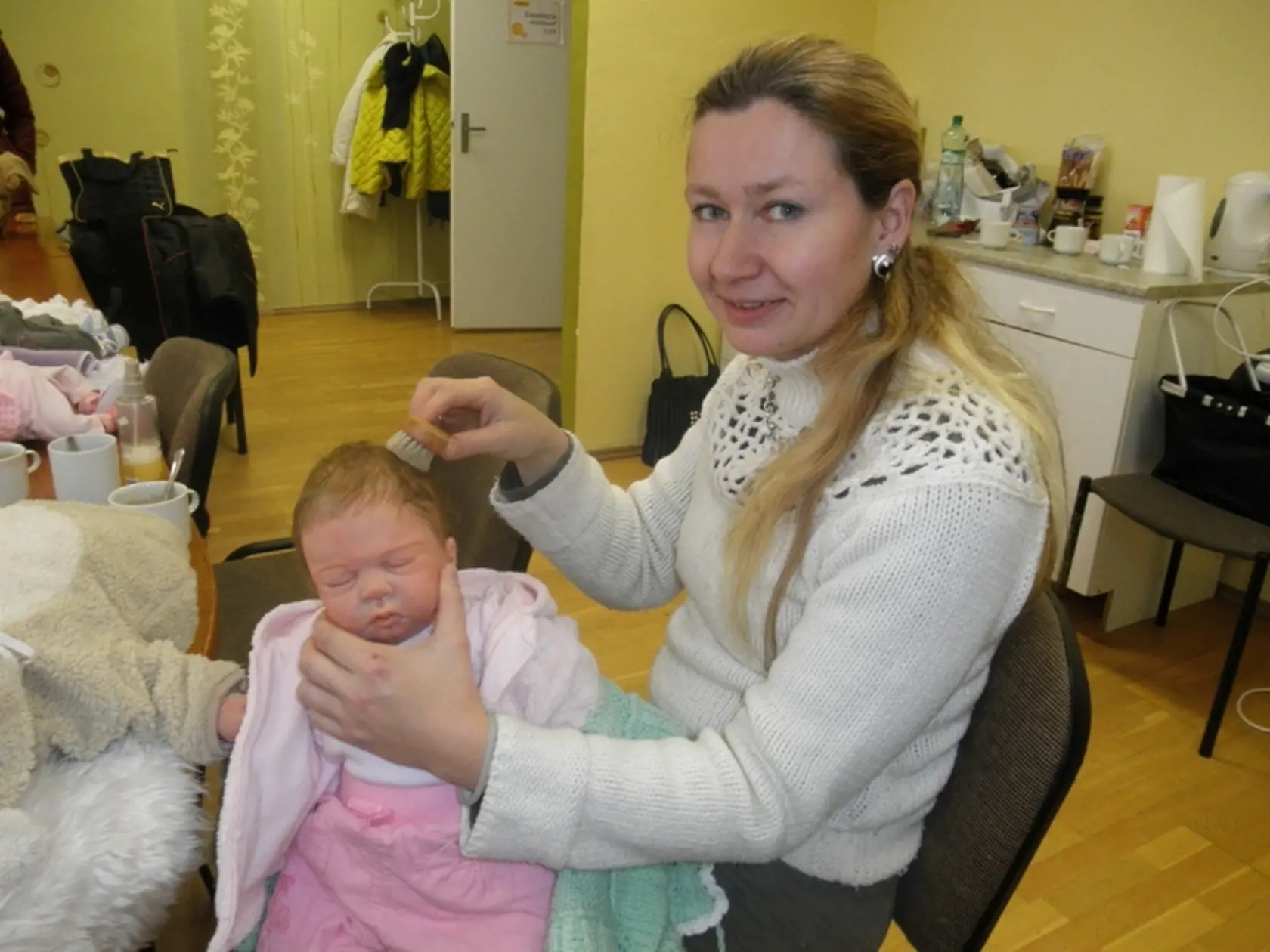 Každá bábika mala vlastný
výraz, niektoré spiace, iné
s otvorenými zvedavými očkami.
Nechýbala ani bábika s imitáciou
pulzujúceho srdiečka.