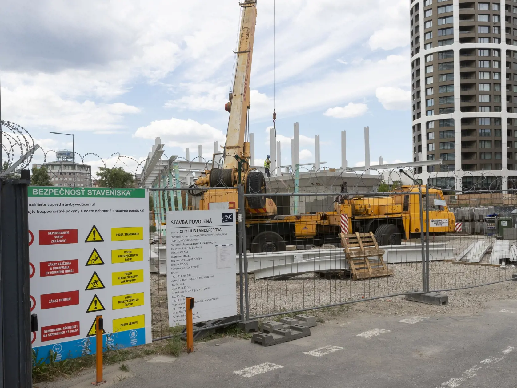 City HUB Landererova, výstavba rýchlonabíjacej stanice pre elektromobily na Landererovej ulici v Bratislave.