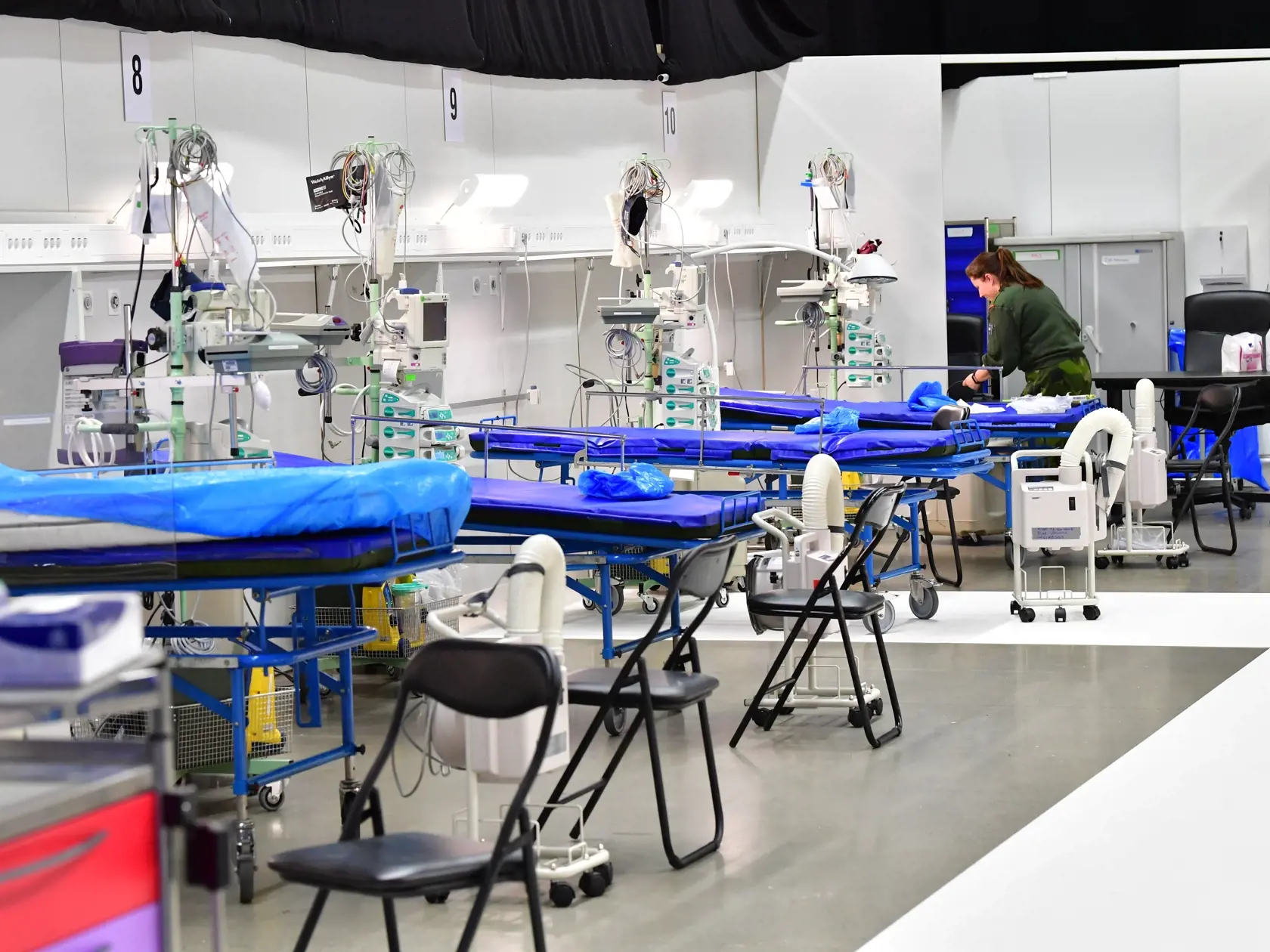 S plným nasadením kapacít súkromných a štátnych laboratórií odhaduje štát v priebehu týždňov počet testovaných pacientov až na 4000 denne.