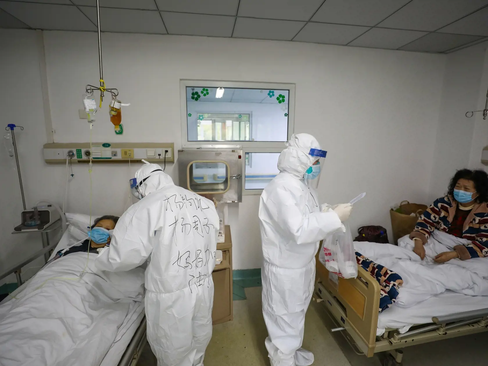 S plným nasadením kapacít súkromných a štátnych laboratórií odhaduje štát v priebehu týždňov počet testovaných pacientov až na 4000 denne.