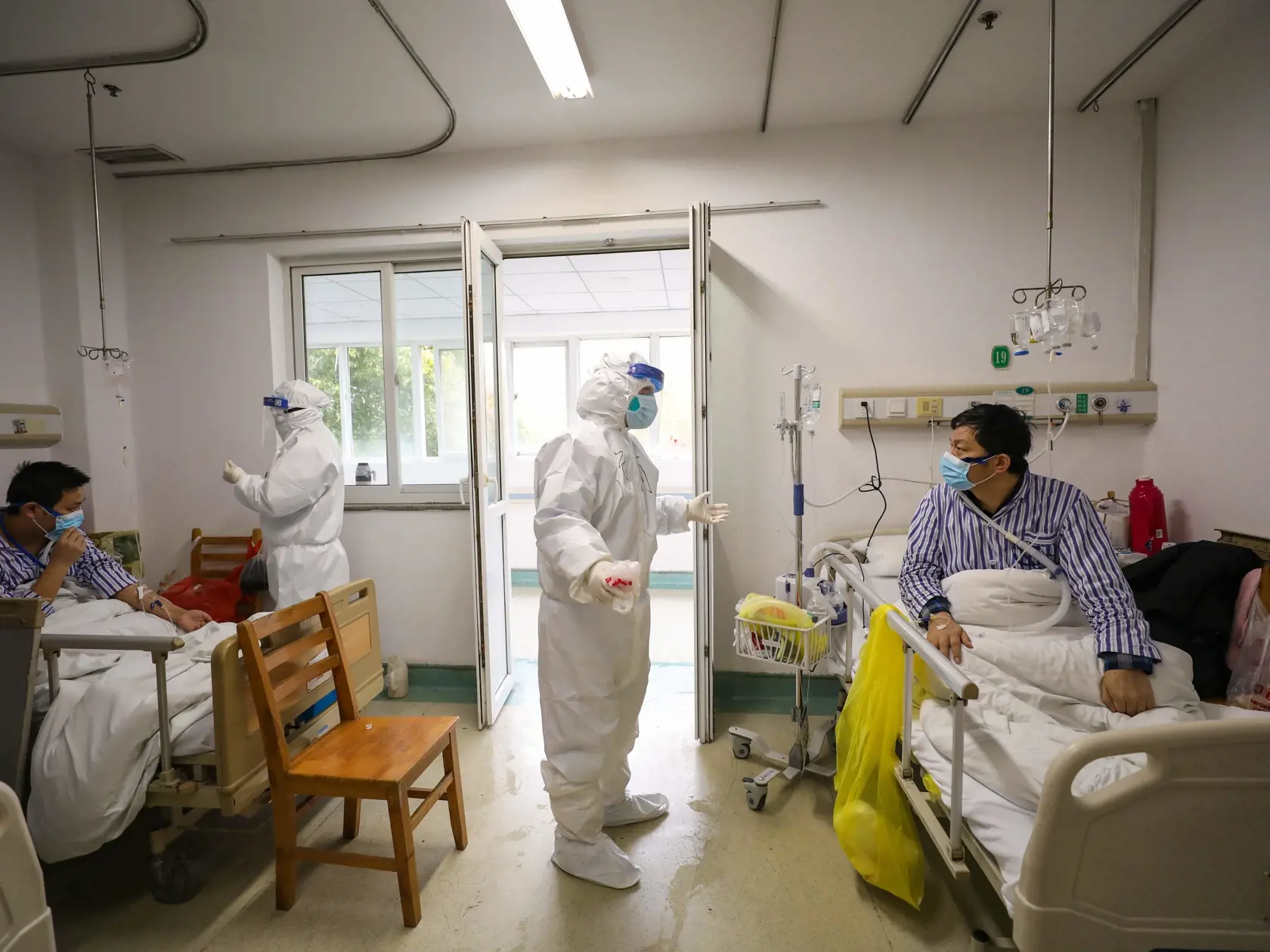 S plným nasadením kapacít súkromných a štátnych laboratórií odhaduje štát v priebehu týždňov počet testovaných pacientov až na 4000 denne.